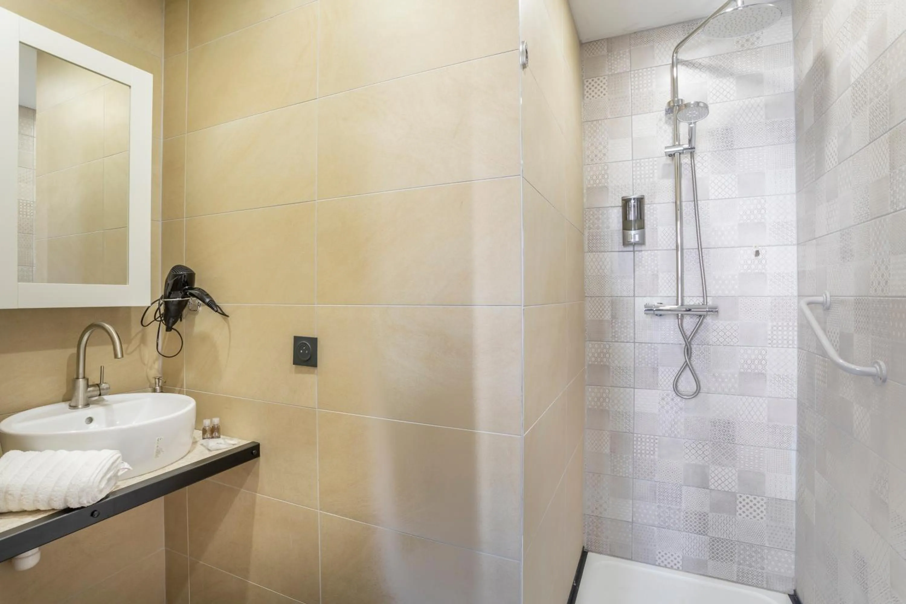 Bathroom in ADIRA Résid'Marseille Vieux-port 2 étoiles