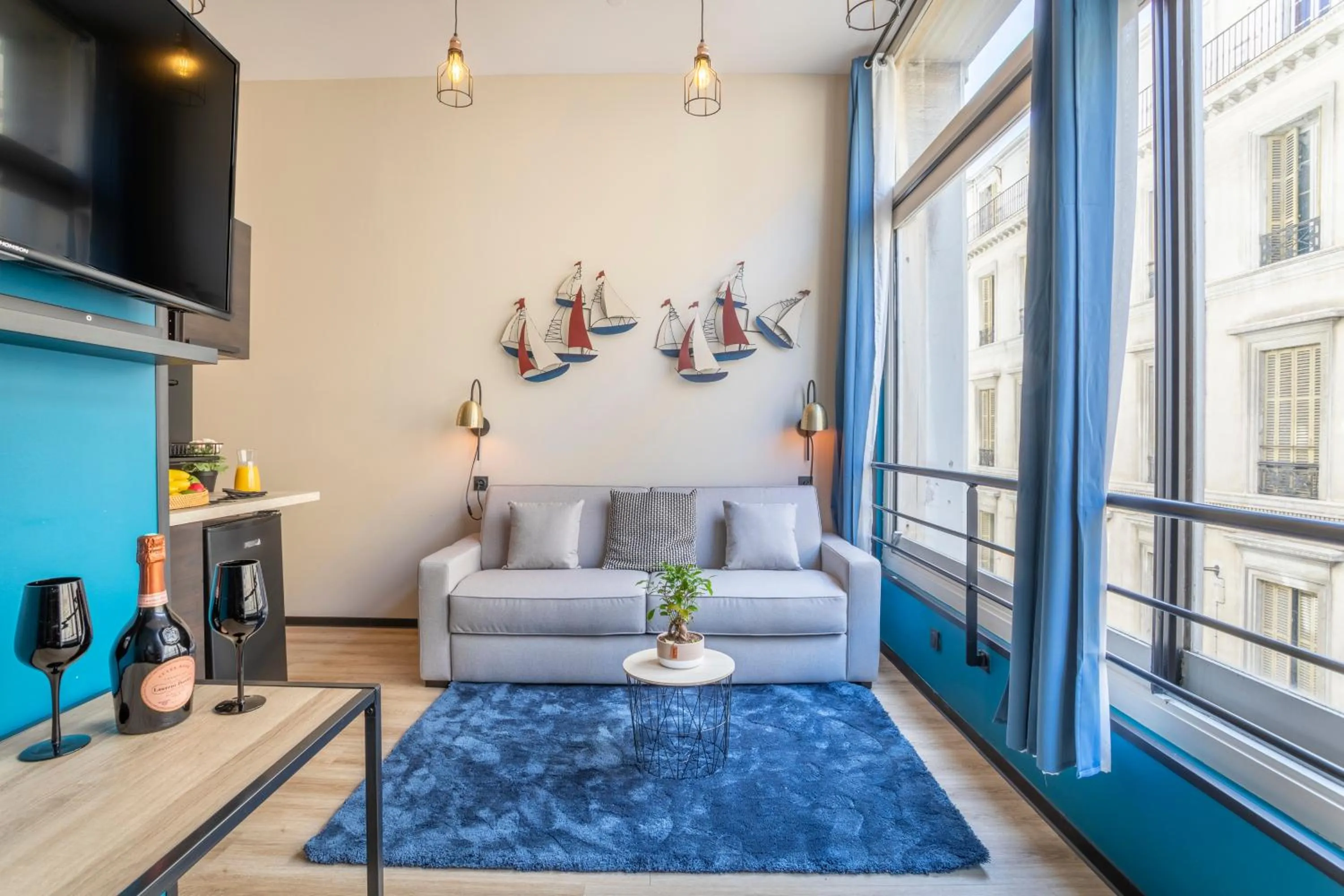 TV and multimedia in ADIRA Résid'Marseille Vieux-port 2 étoiles