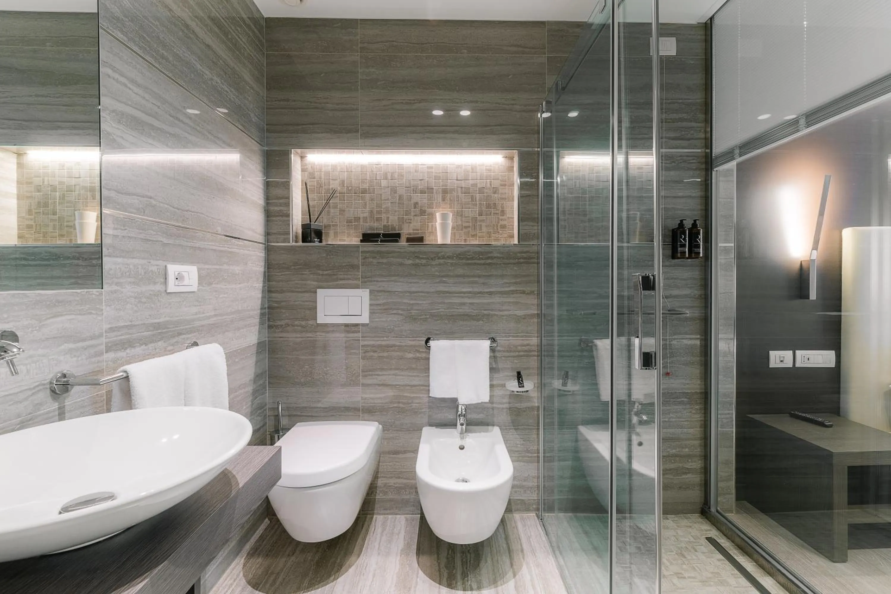 Bathroom in Smart Hotel King, by R Collection Hotels