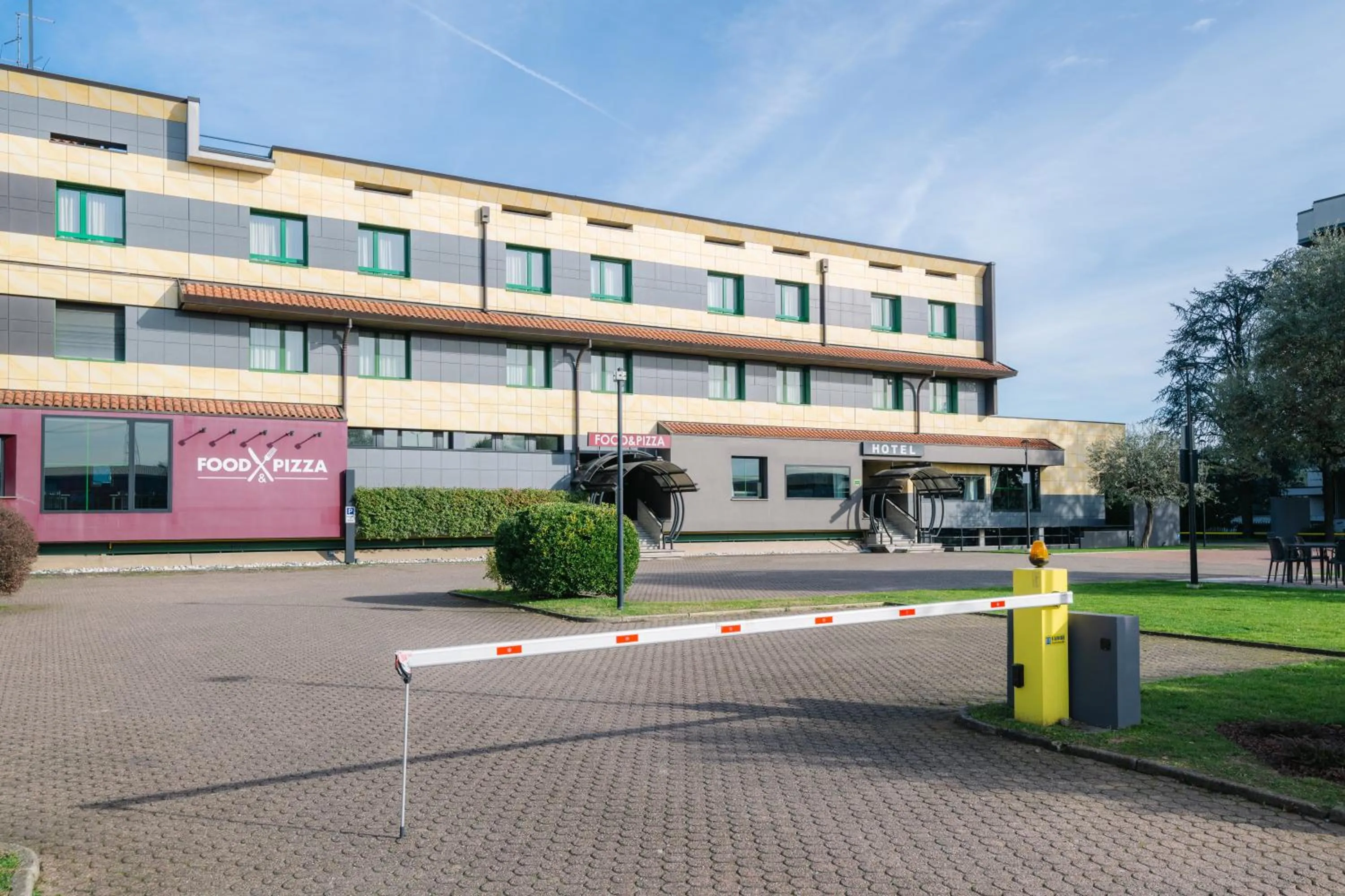 Property building in Smart Hotel King, by R Collection Hotels