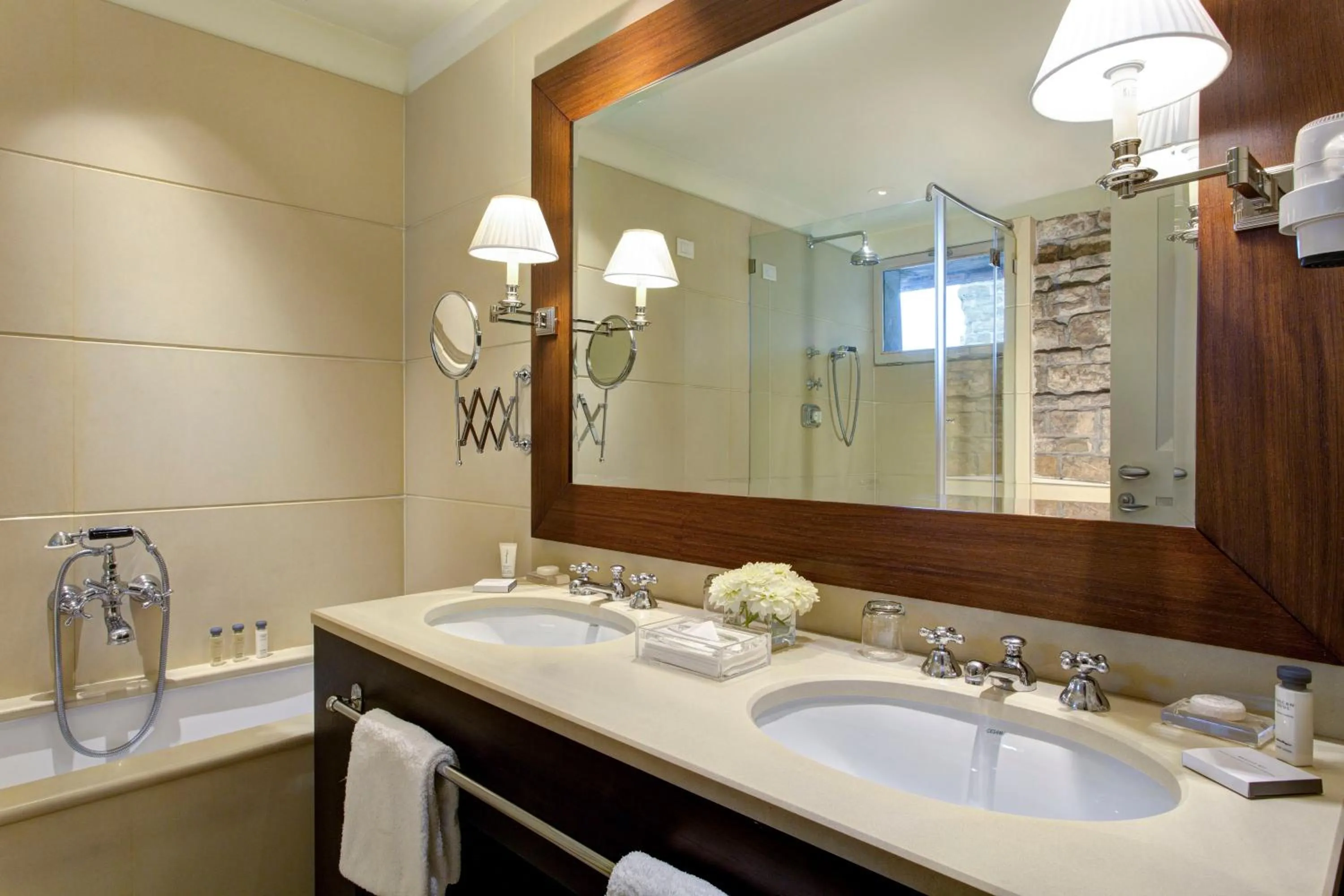 Bathroom in Gallery Hotel Art - Lungarno Collection