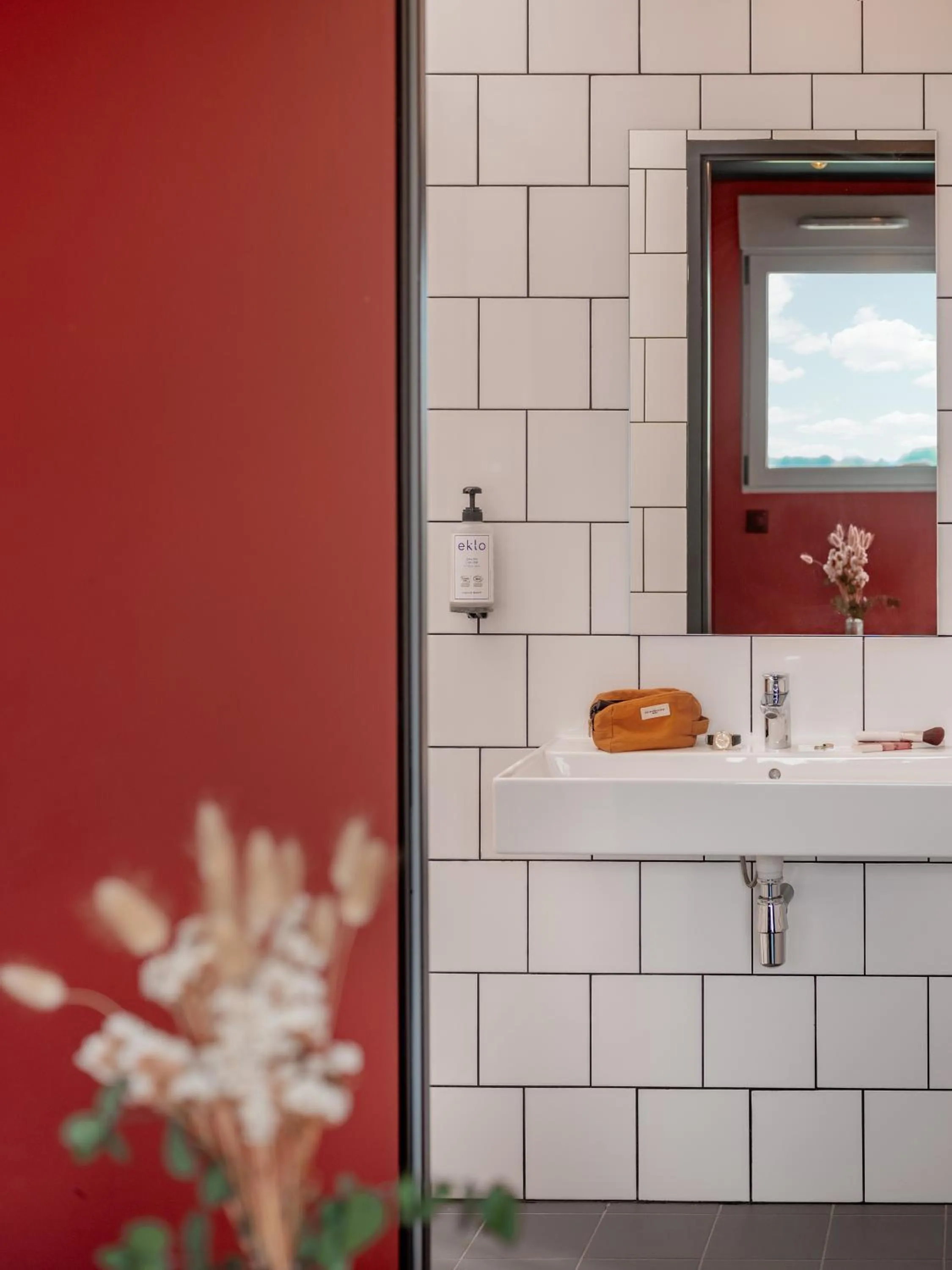 Bathroom in Eklo Hotels Paris Roissy CDG Airport