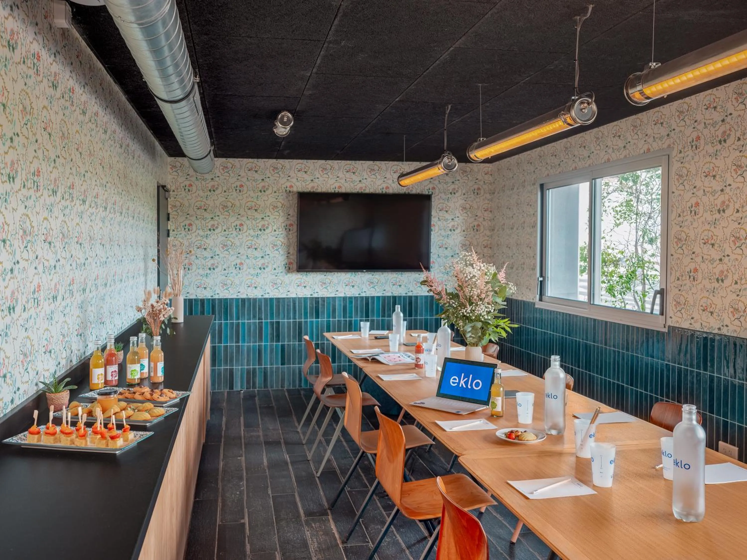 TV and multimedia in Eklo Hotels Paris Roissy CDG Airport