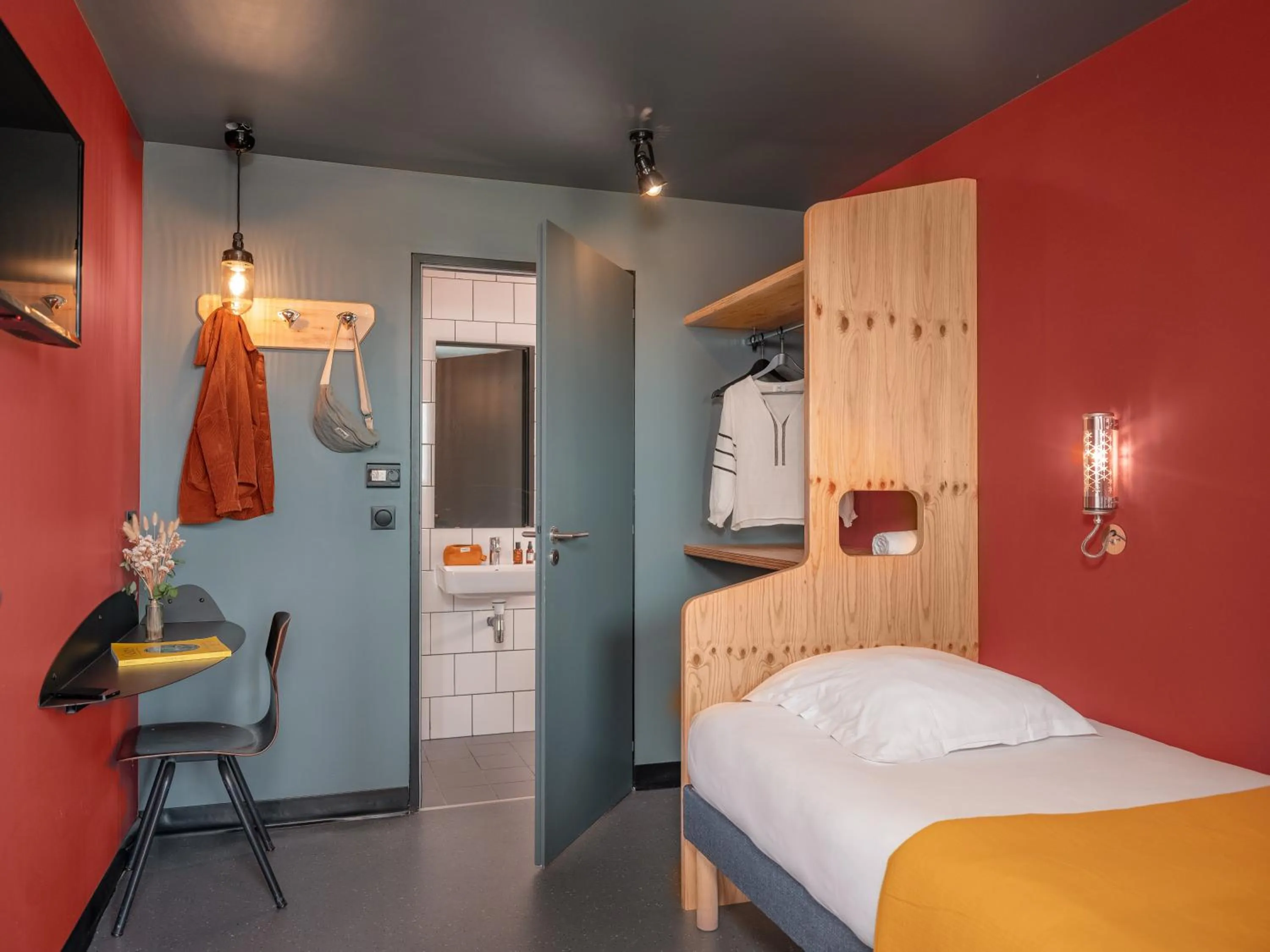 Bed in Eklo Hotels Paris Roissy CDG Airport