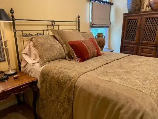 Standard Queen Room in The Birdnest Inn Standard Queen Room in The Birdnest Inn