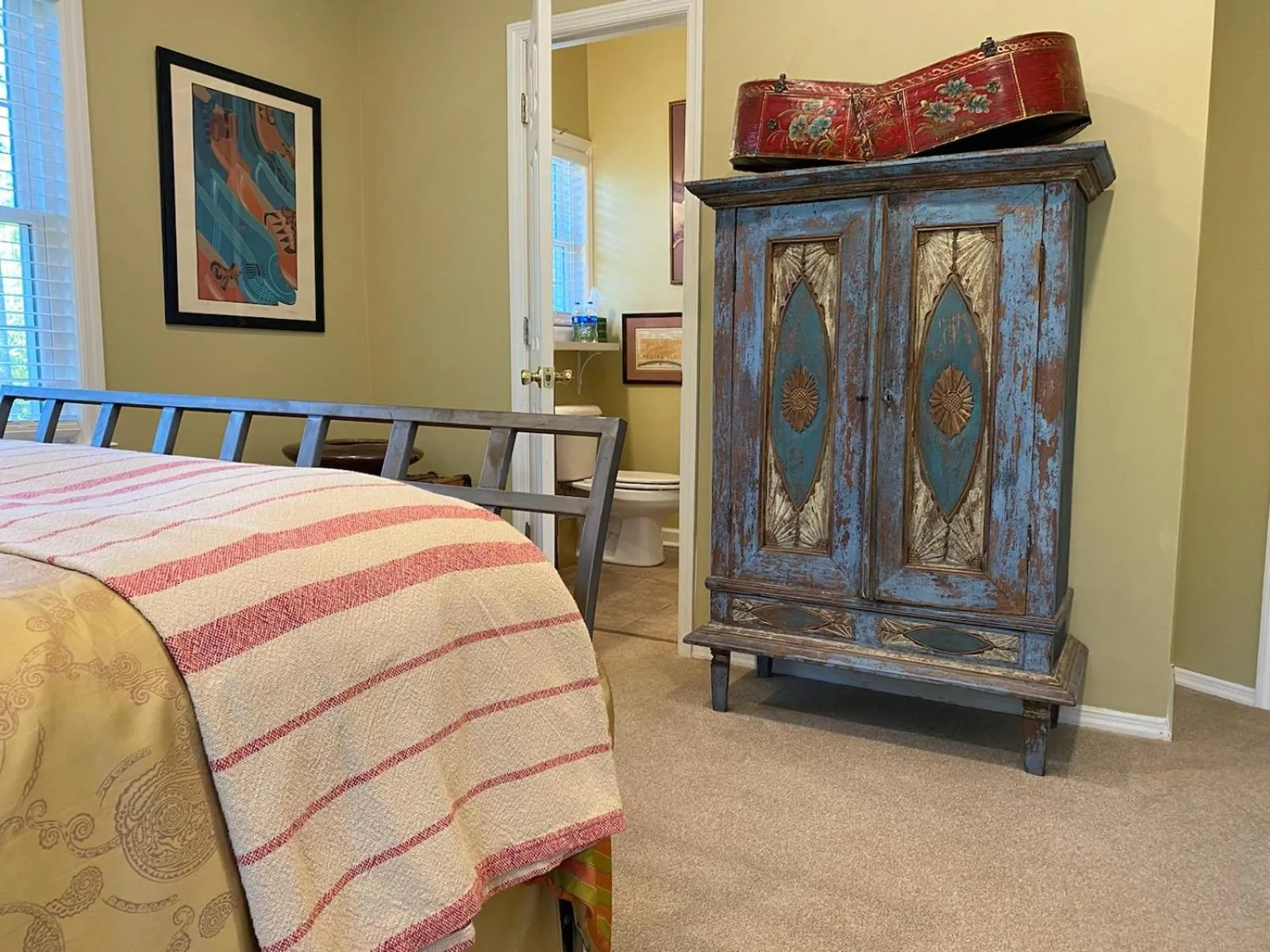 Bed in The Birdnest Inn