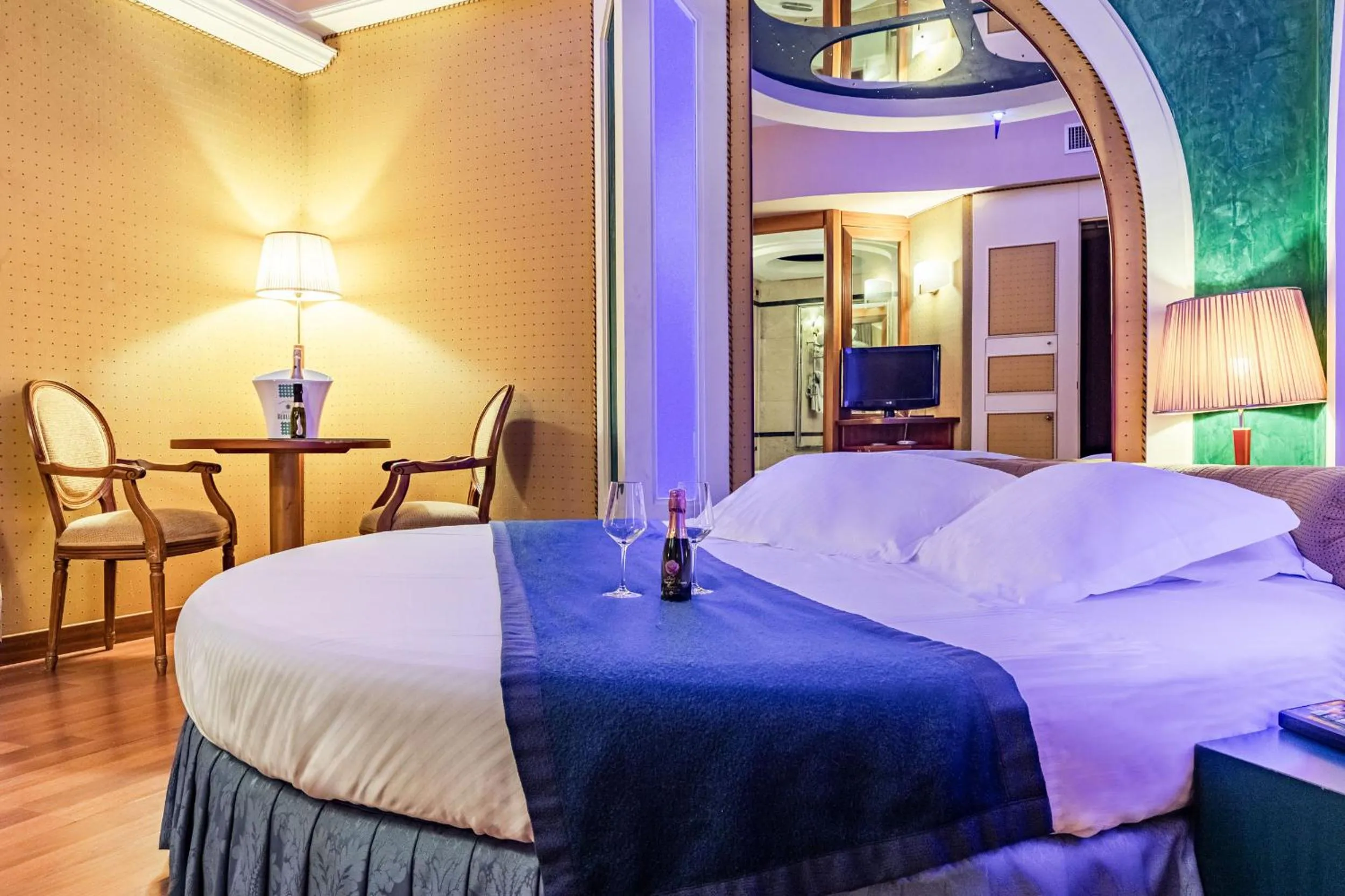 Bed in Hotel Motel Miami