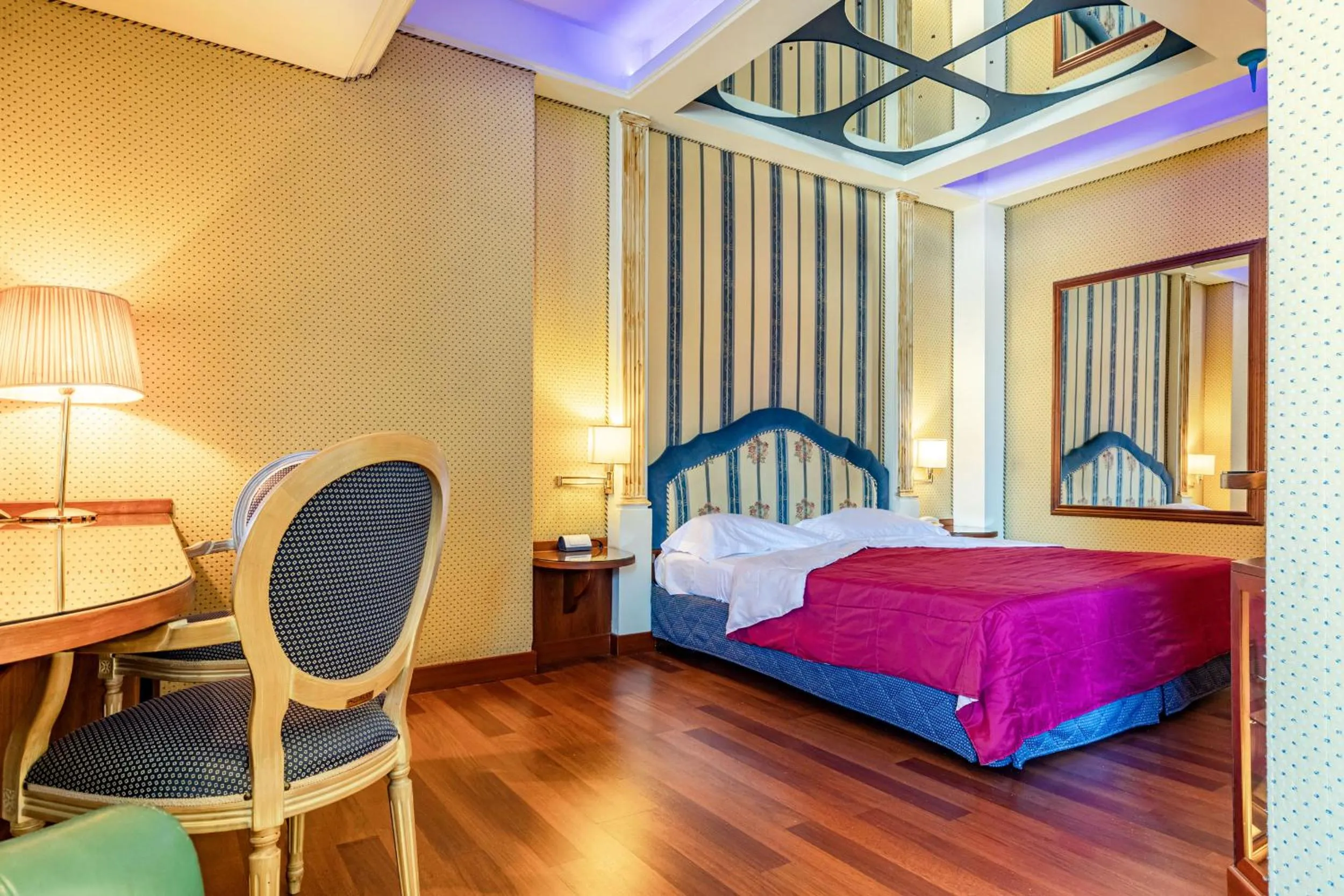 Bedroom, Bed in Hotel Motel Miami