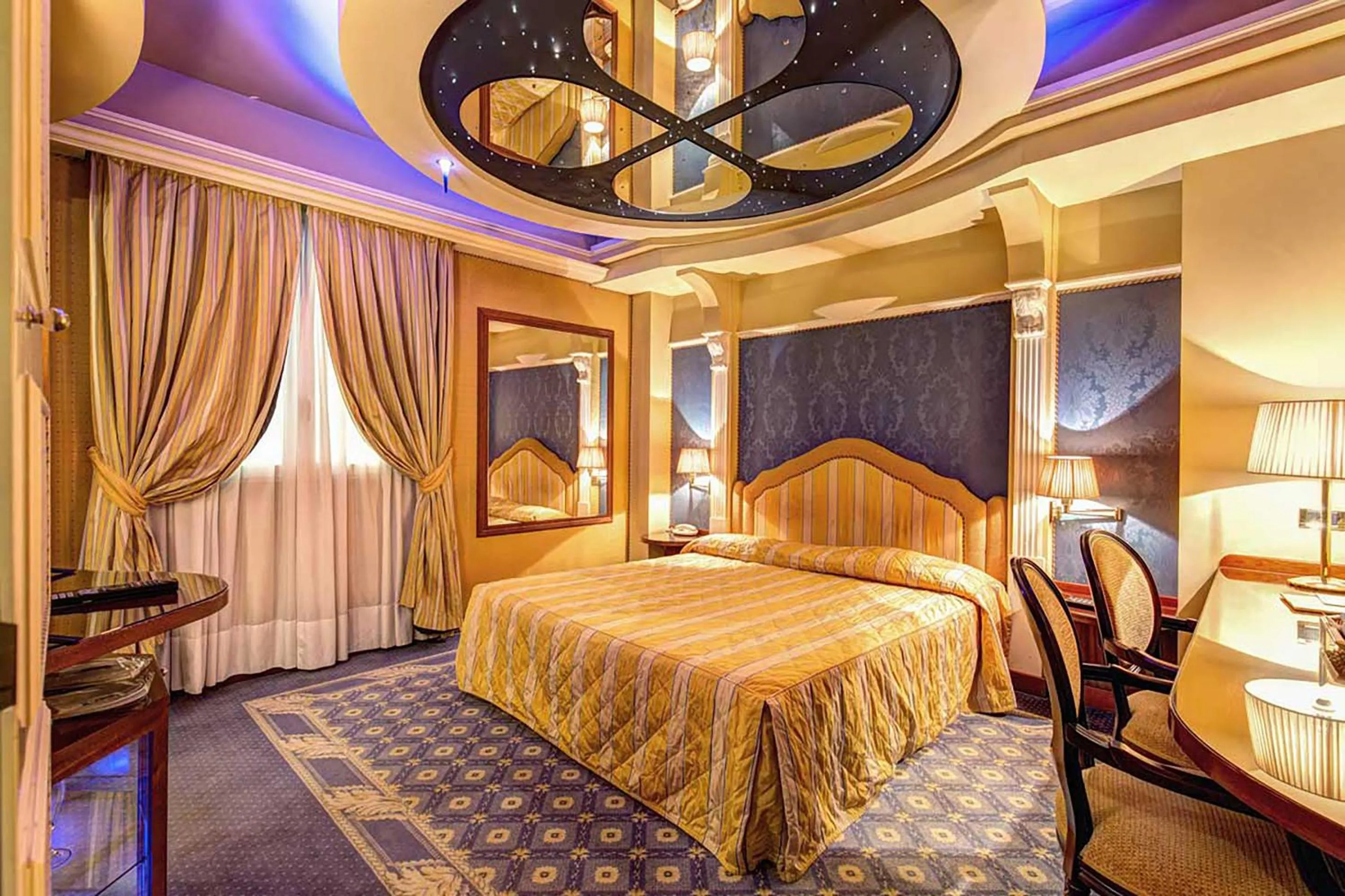 Bedroom, Bed in Hotel Motel Miami