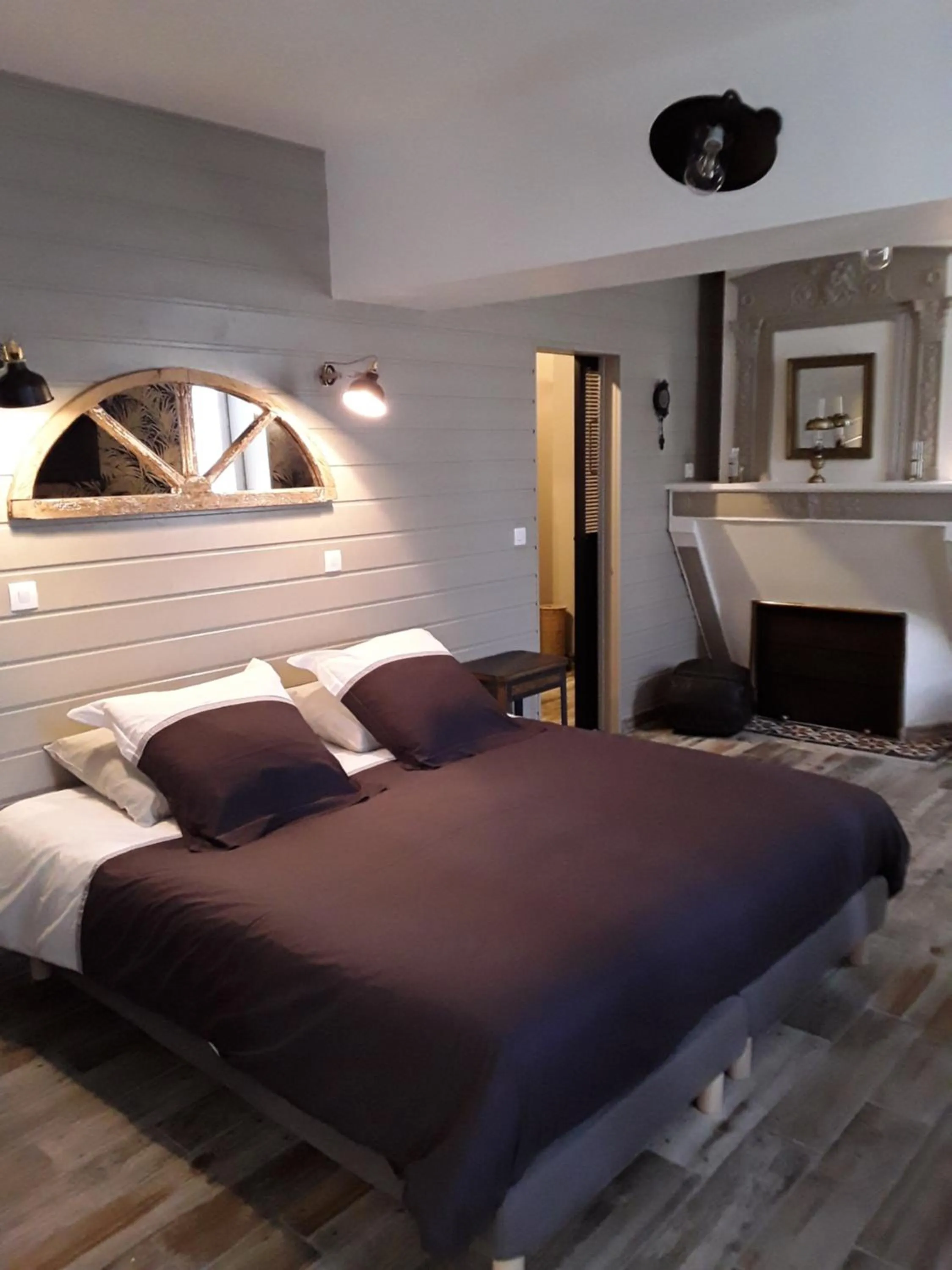 Photo of the whole room in La Girondine