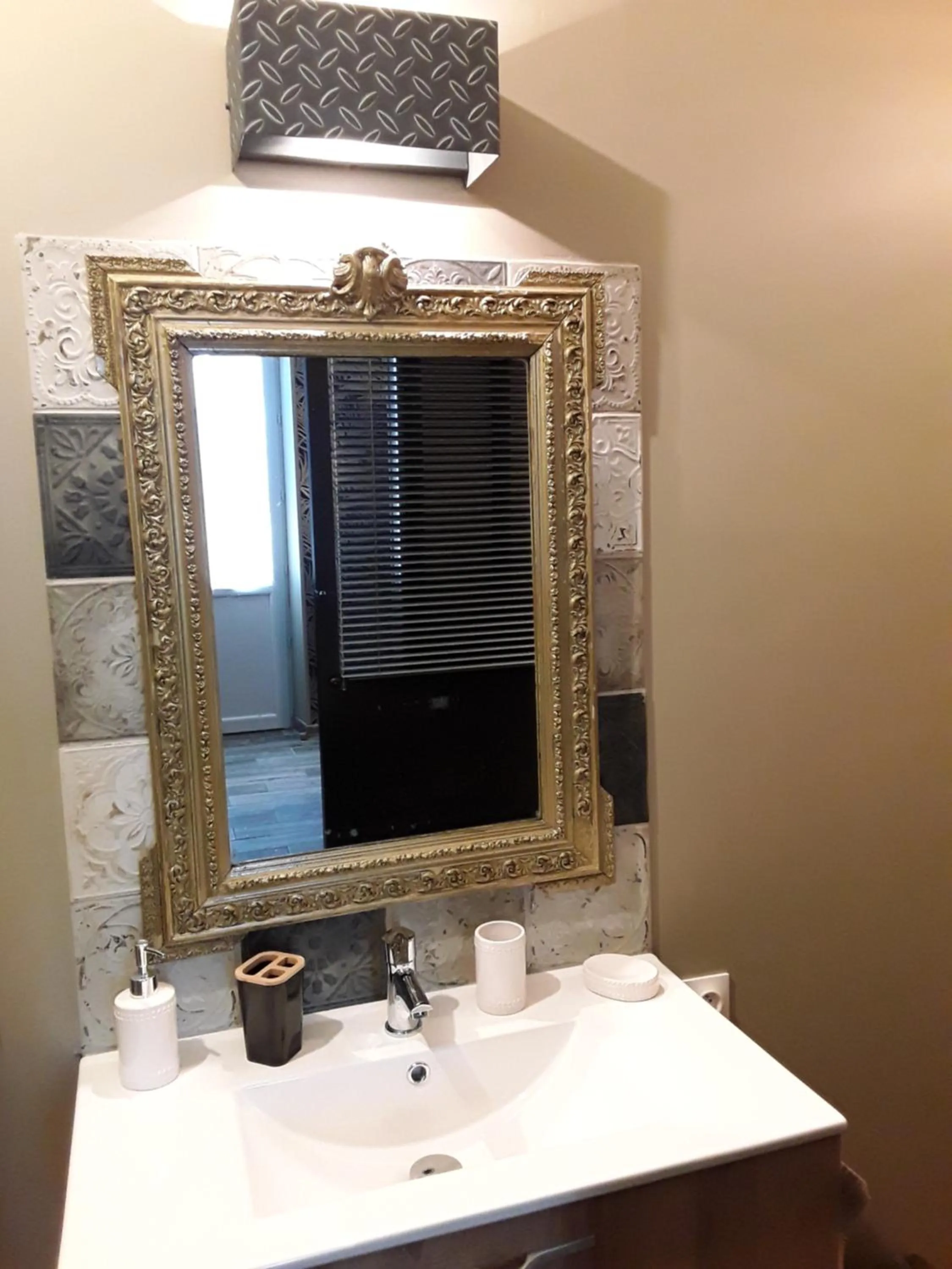 Bathroom in La Girondine