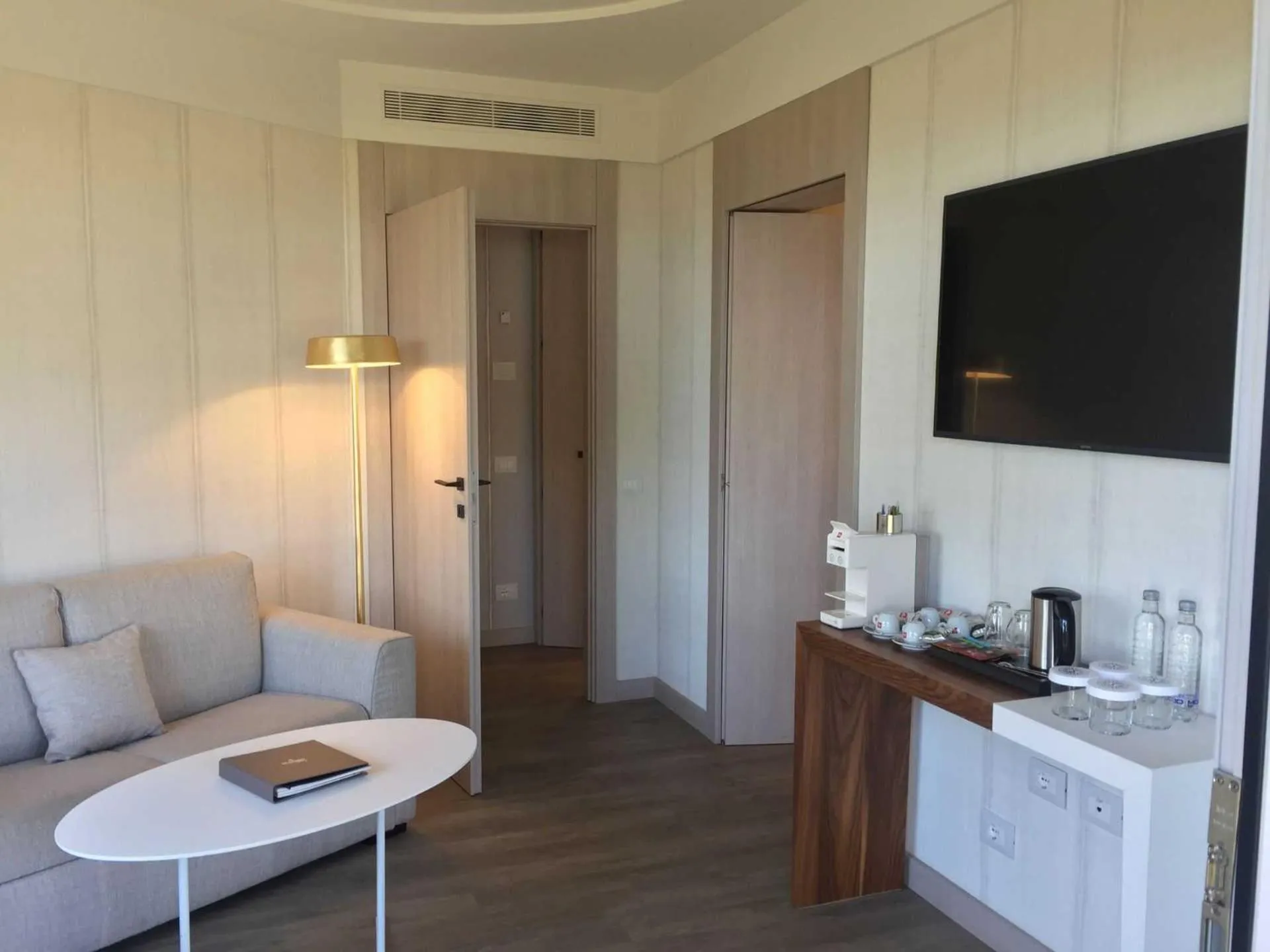 Coffee/tea facilities in Splendido Bay Luxury Spa Resort