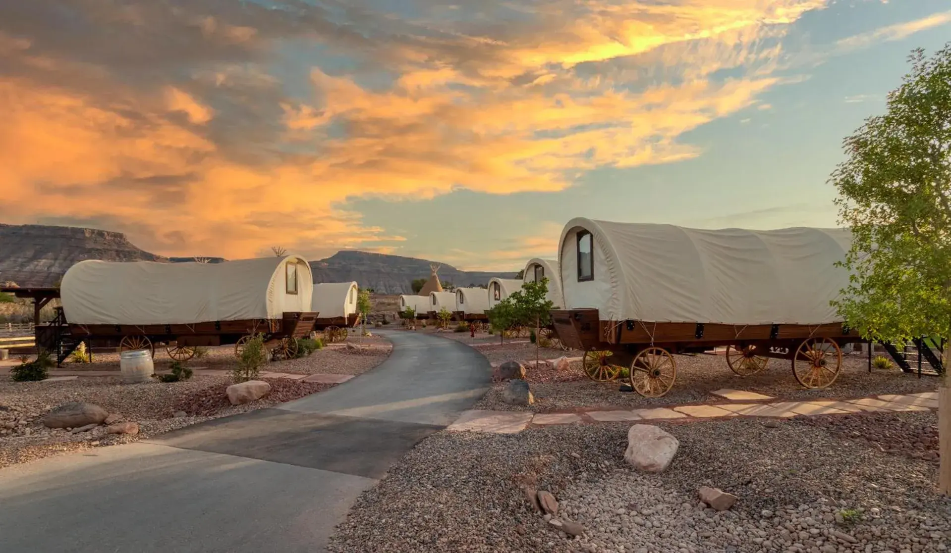 Deluxe King Studio in Zion White Bison Glamping & RV Resort Deluxe King Studio in Zion White Bison Glamping & RV Resort