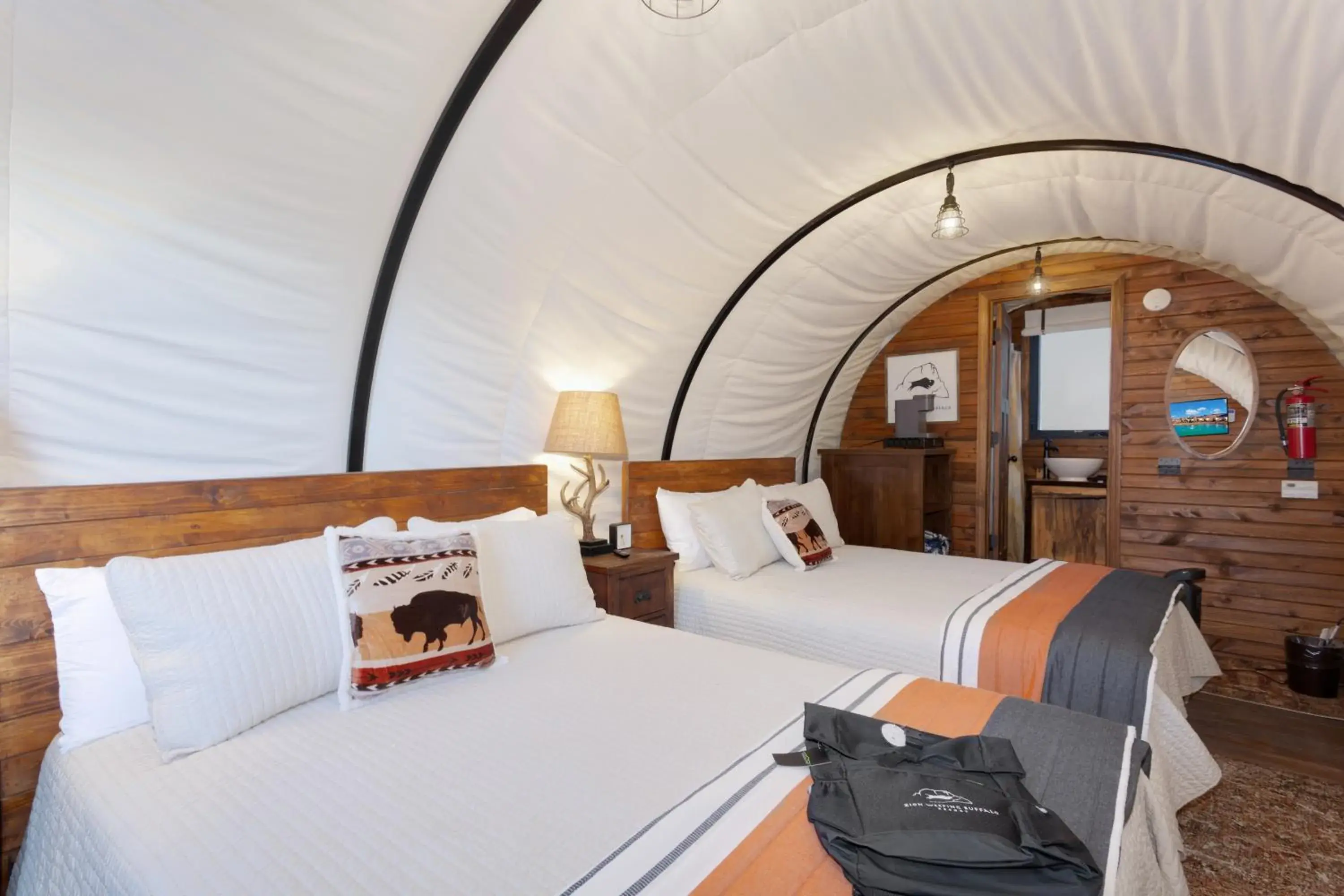Deluxe Queen Room in Zion White Bison Glamping & RV Resort Deluxe Queen Room in Zion White Bison Glamping & RV Resort