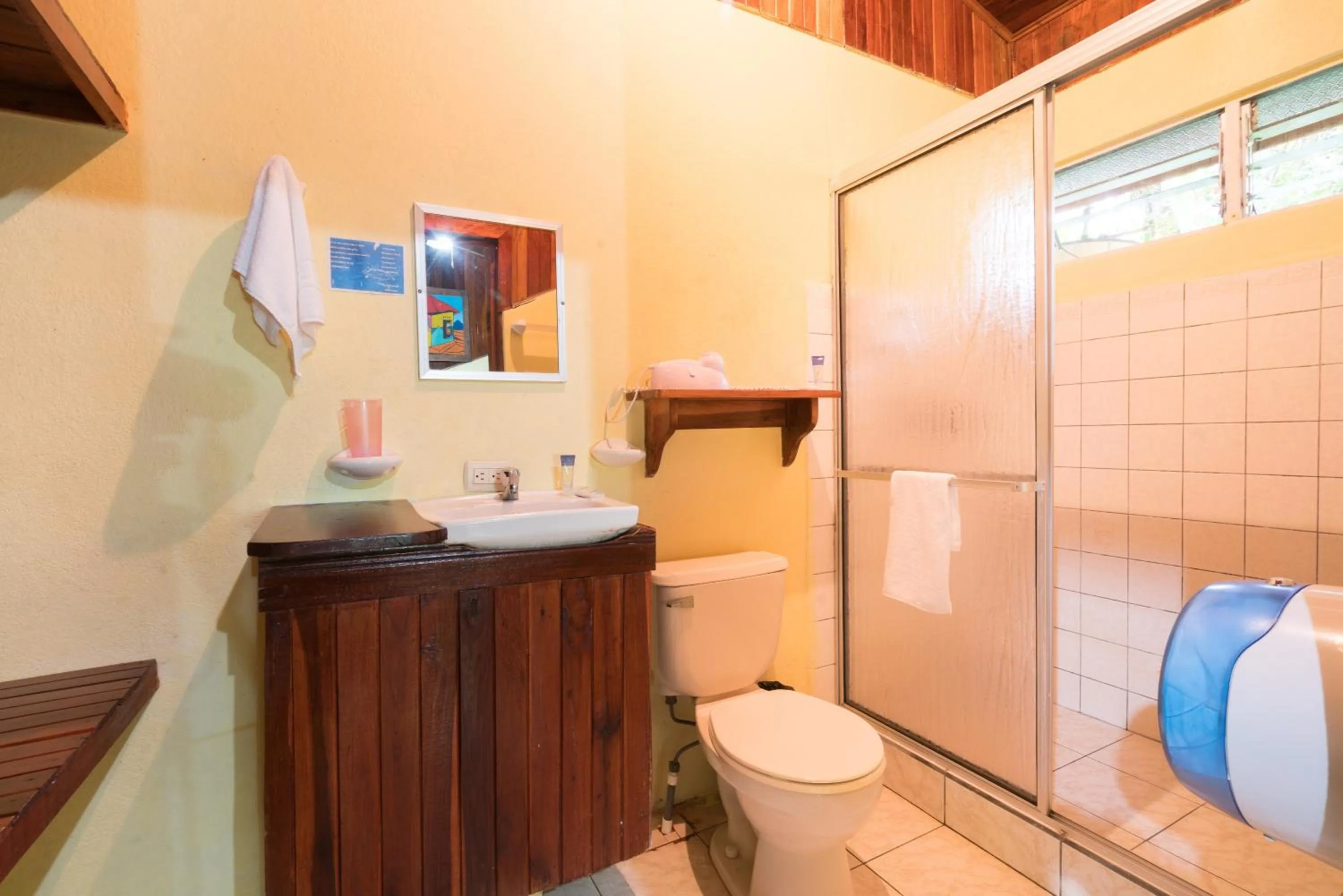 Shower in Catarata Eco Lodge