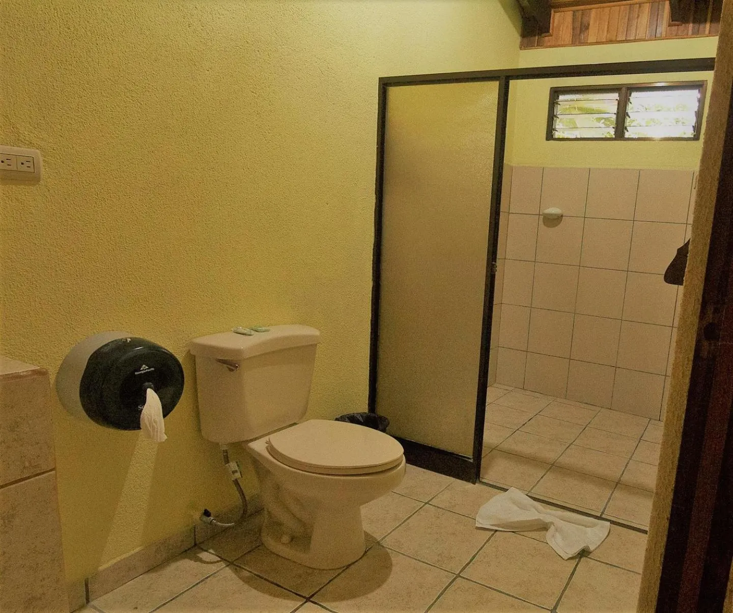Shower in Catarata Eco Lodge