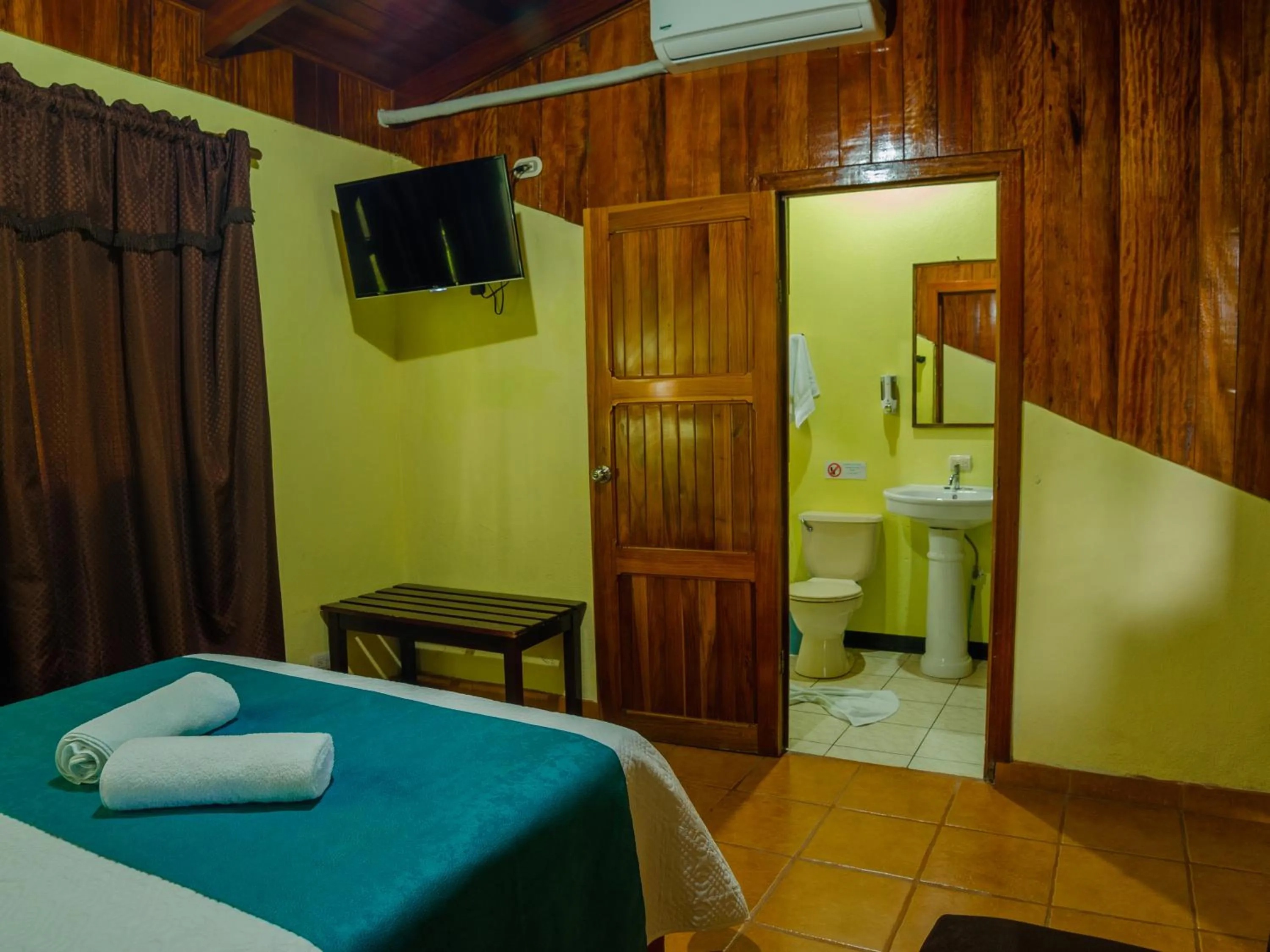 Bed in Catarata Eco Lodge