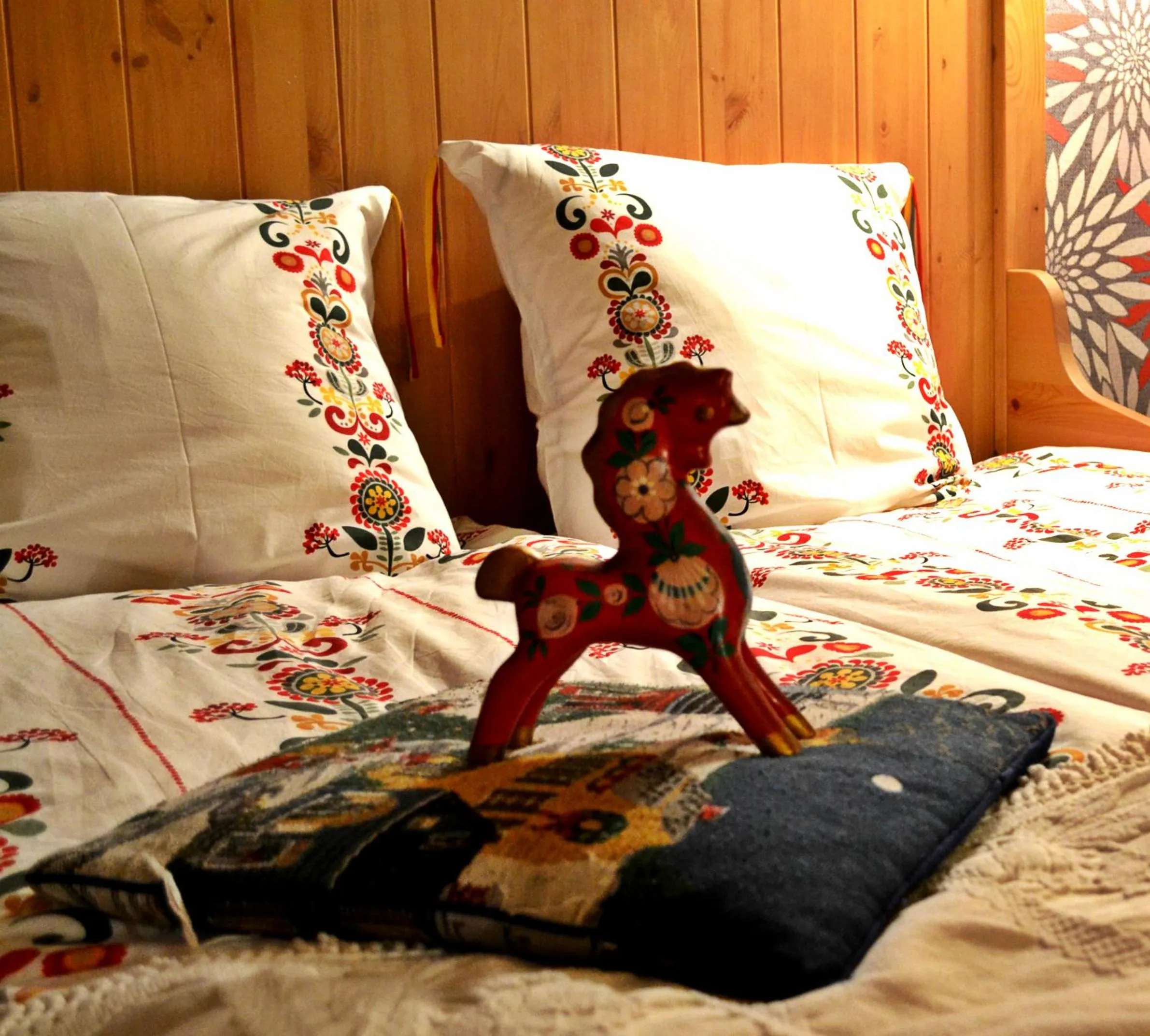 Decorative detail, Bed in Rezydencja Sąsiadów Zakopanego