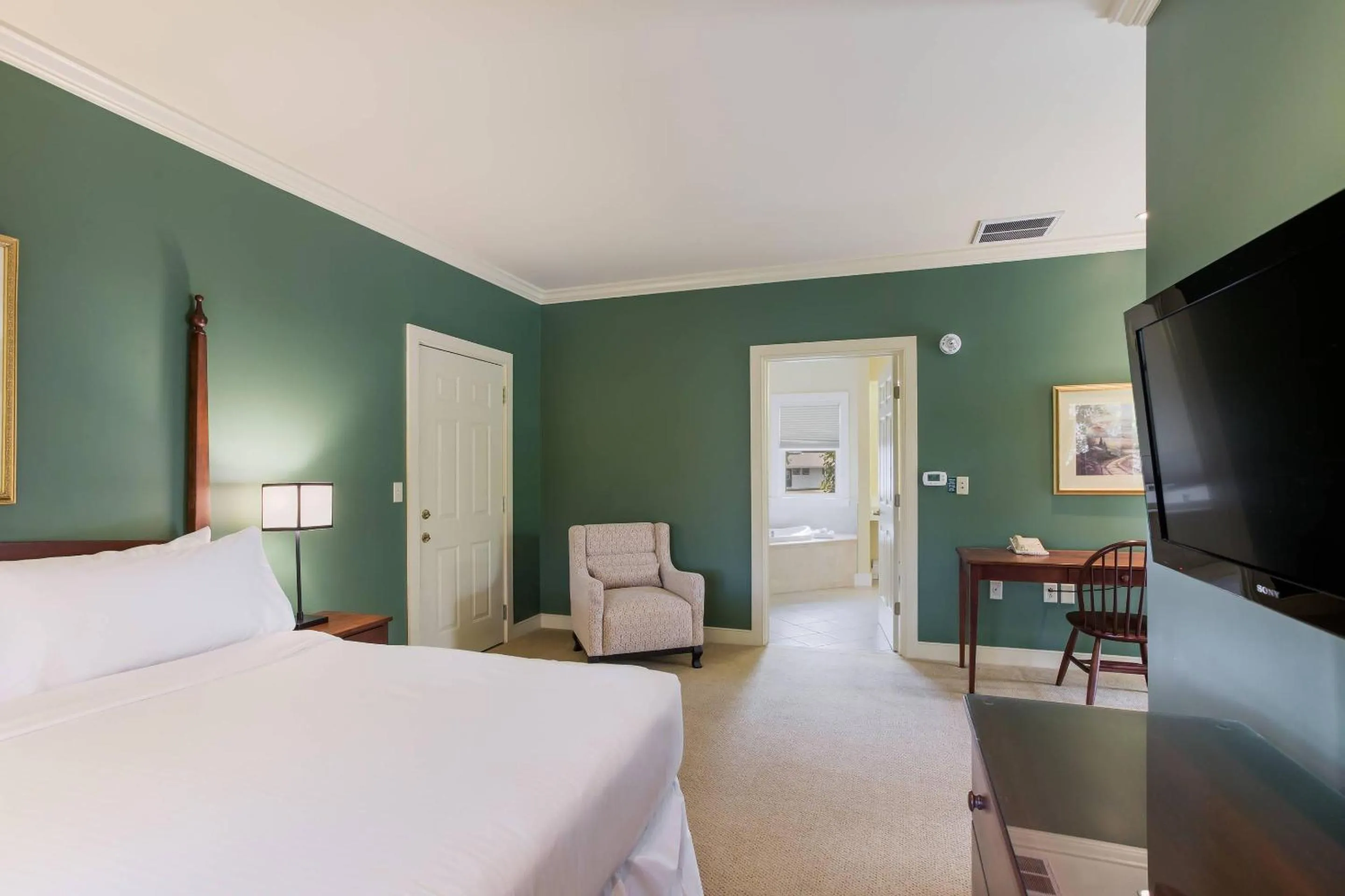 Bedroom, Bed in The Palmer House Resort, an Ascend Collection Hotel