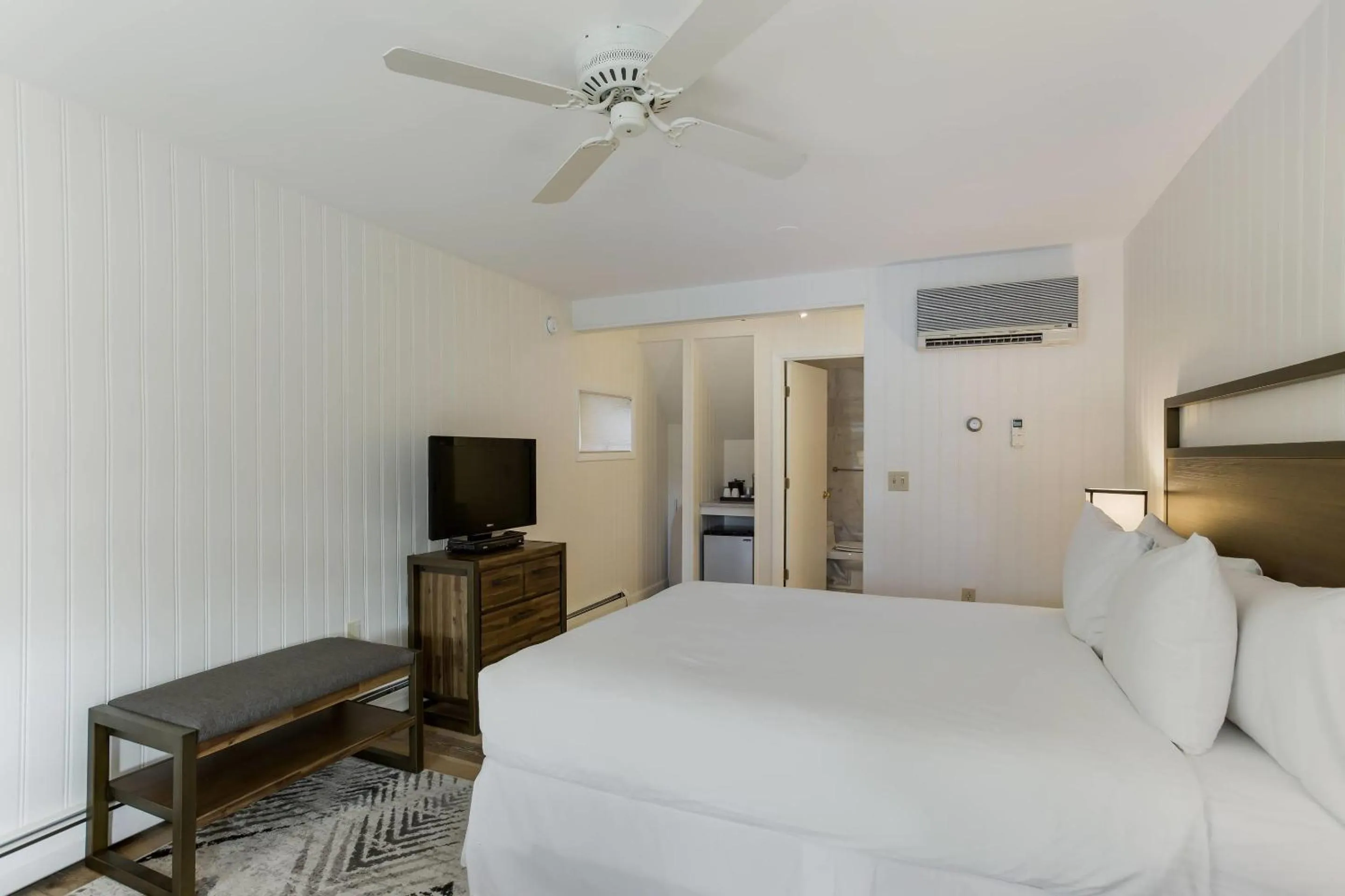 Bedroom, Bed in The Palmer House Resort, an Ascend Collection Hotel