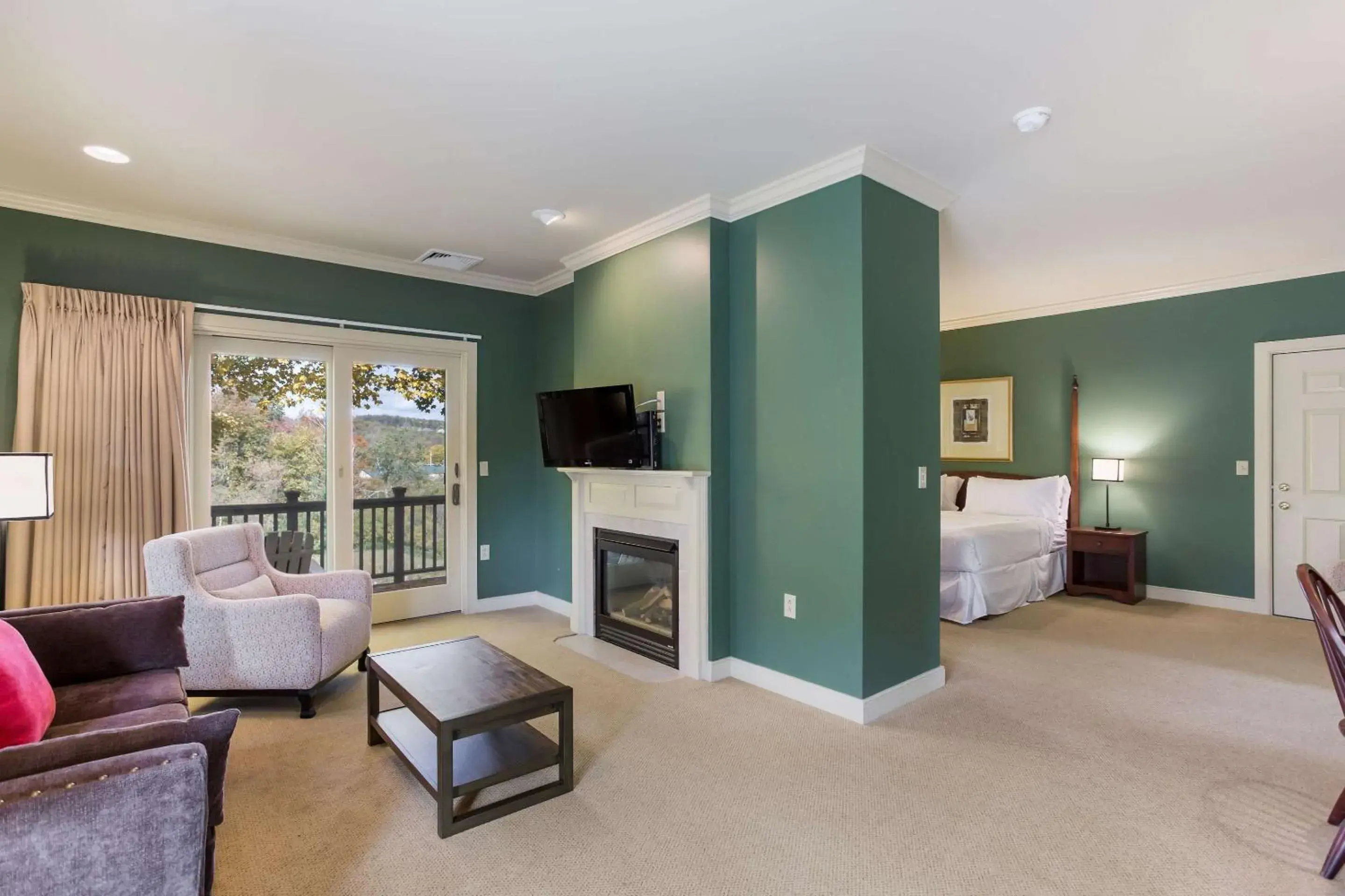 Deluxe Suite in The Palmer House Resort, an Ascend Collection Hotel Deluxe Suite in The Palmer House Resort, an Ascend Collection Hotel