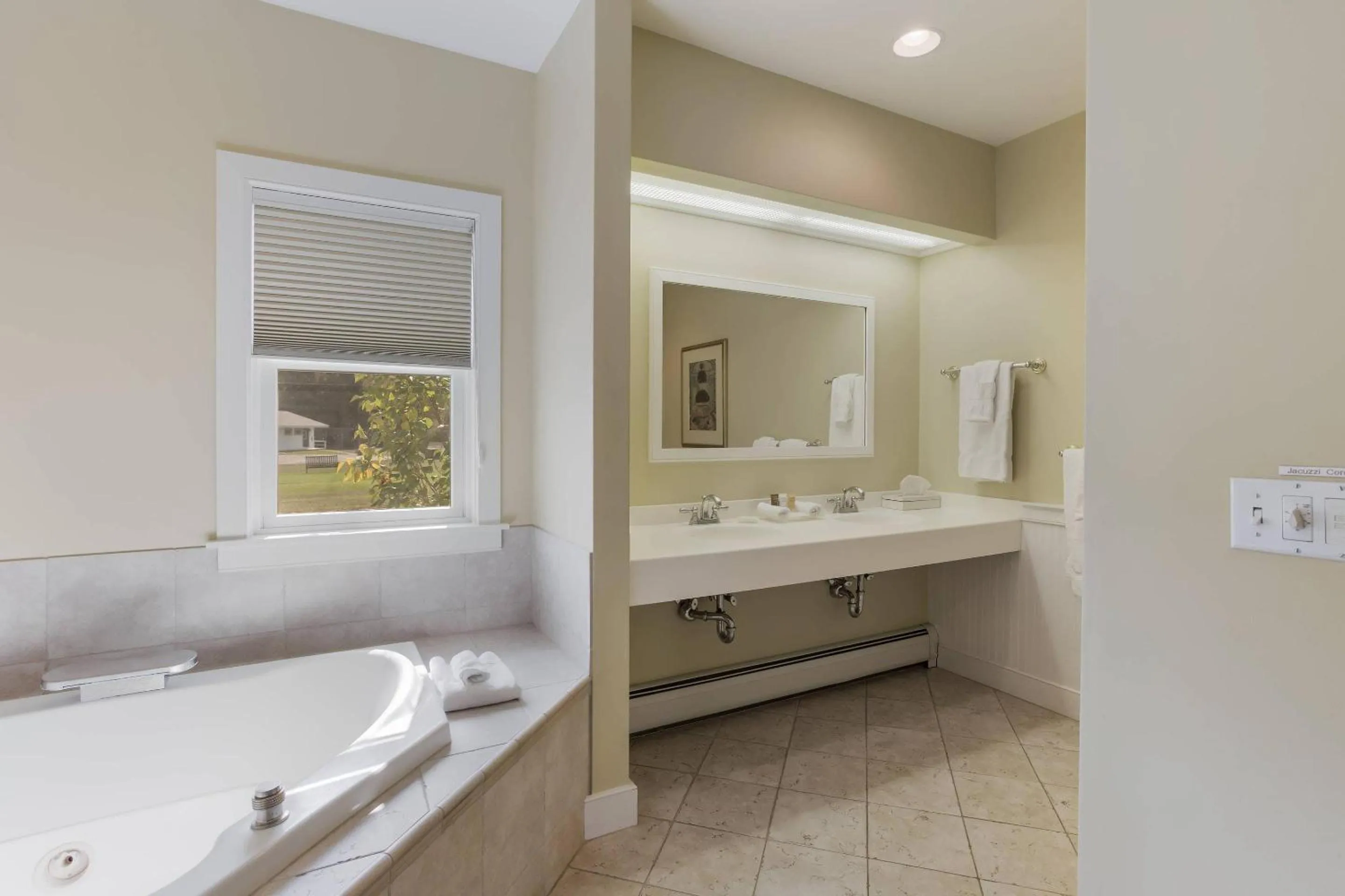 Bedroom in The Palmer House Resort, an Ascend Collection Hotel