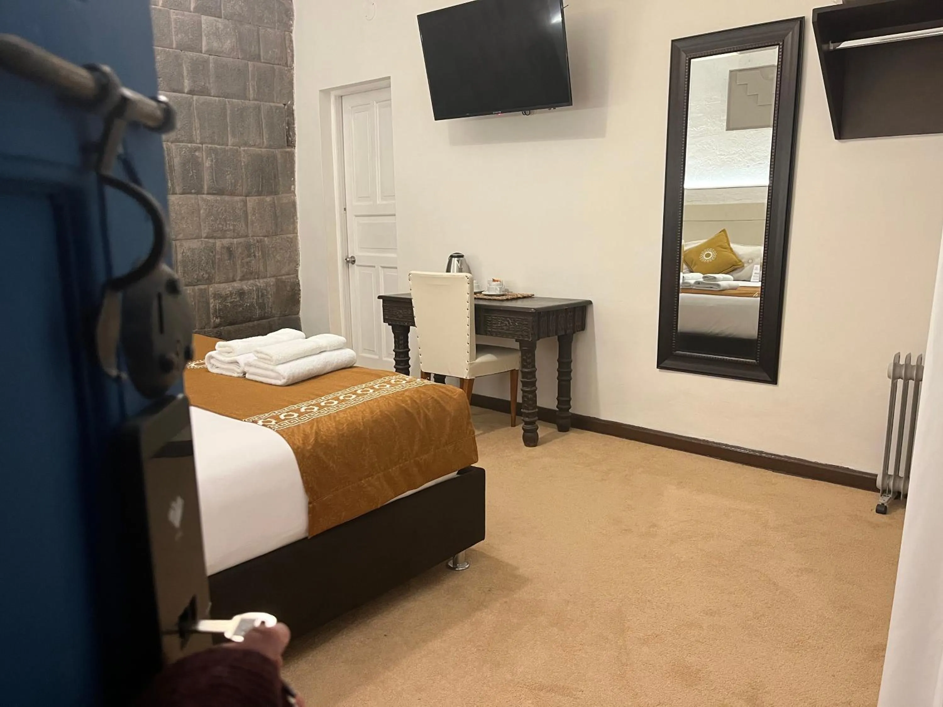 Photo of the whole room, Bed in Katari at Plaza de Armas Cusco