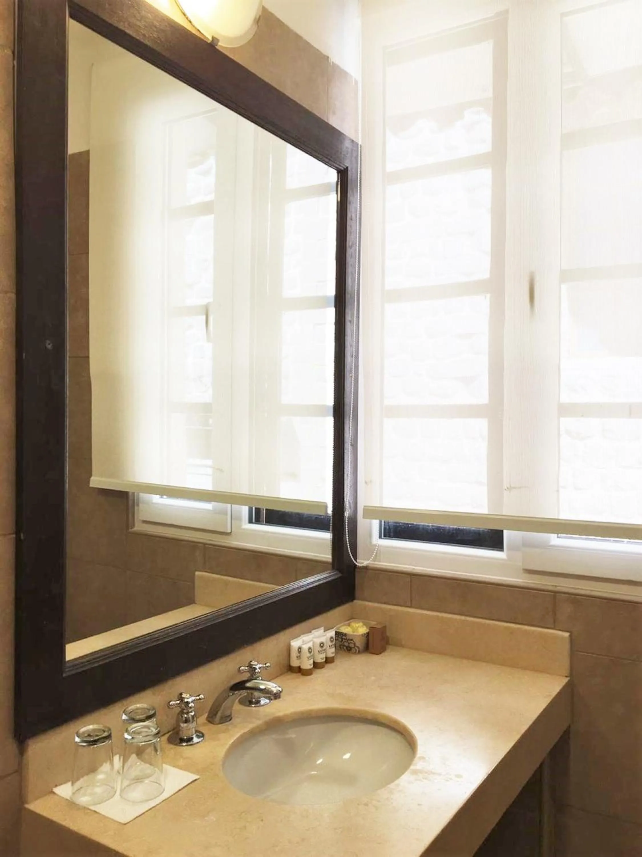 Bathroom in Katari at Plaza de Armas Cusco