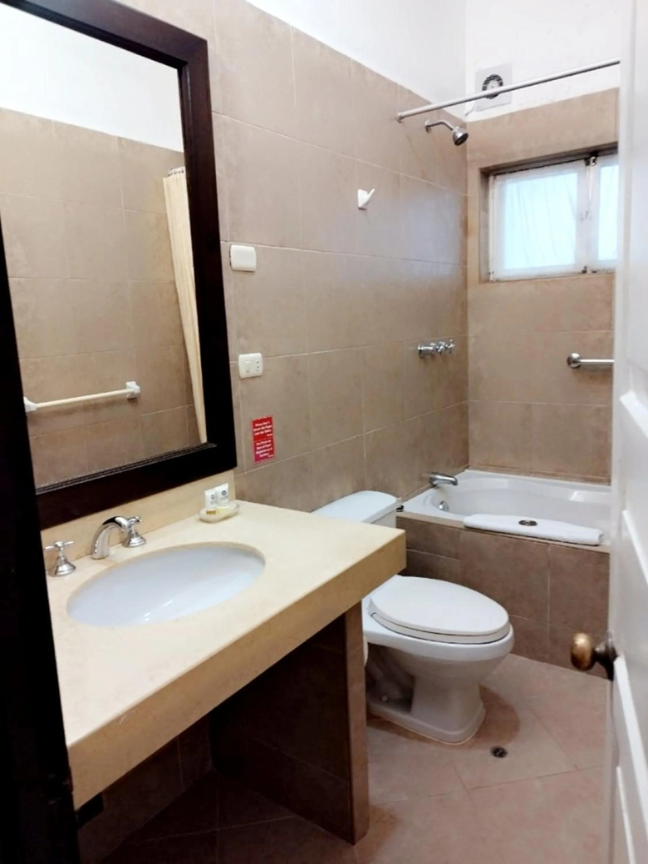 Bathroom in Katari at Plaza de Armas Cusco