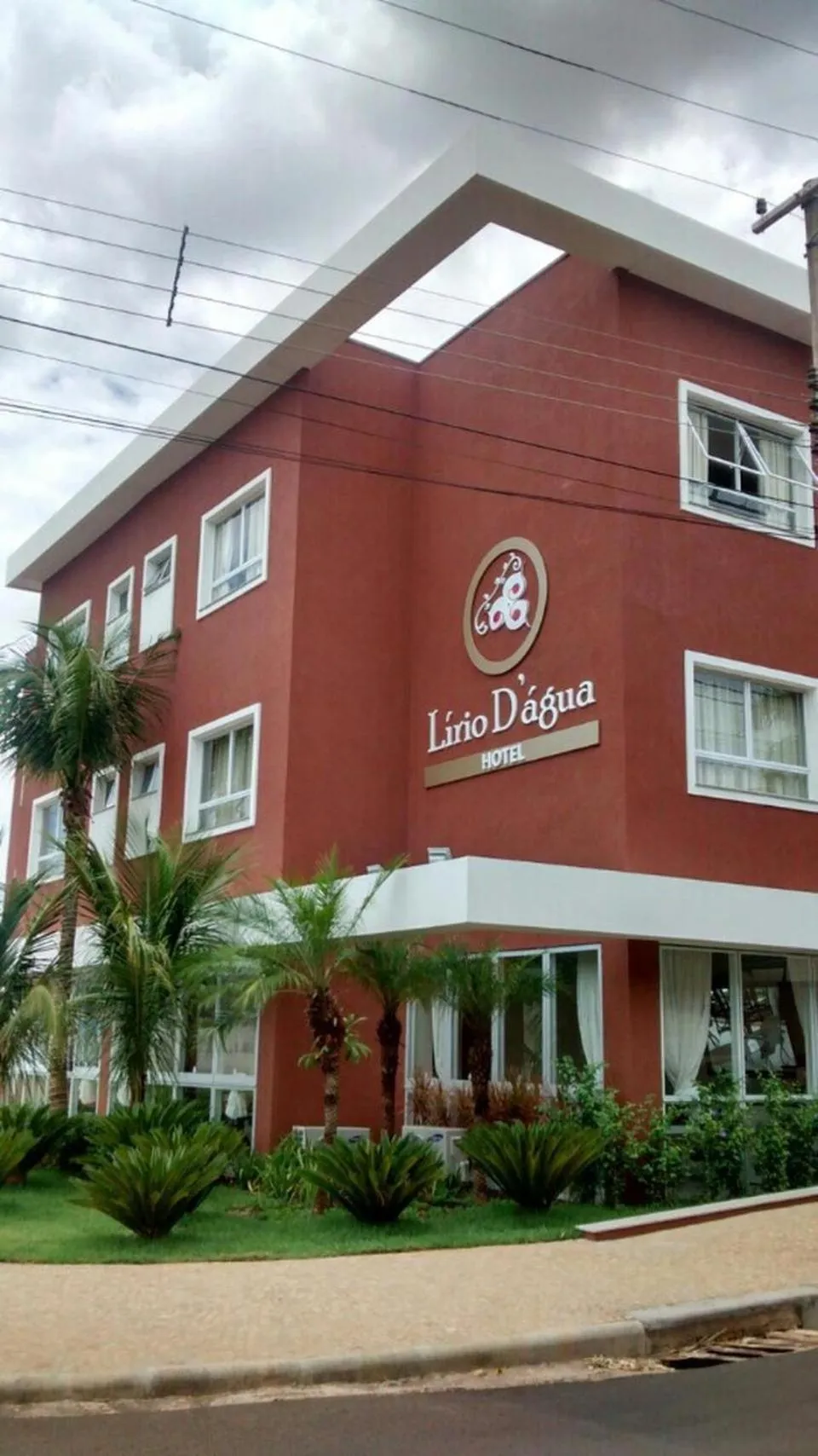 Facade/entrance in Lirio D'Água Hotel