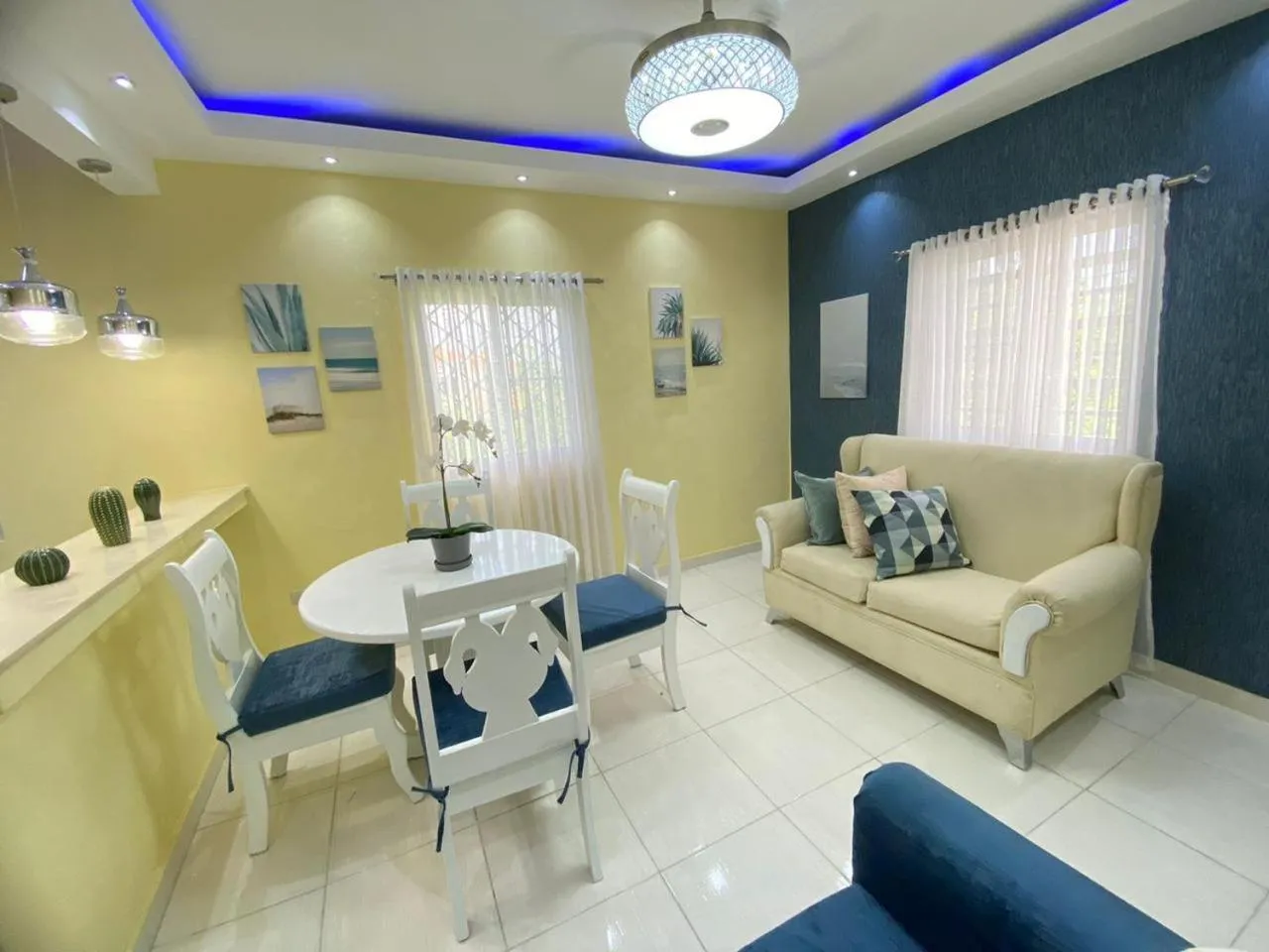 Living room in Apartamentos Melya cerca de la Playa Caleta