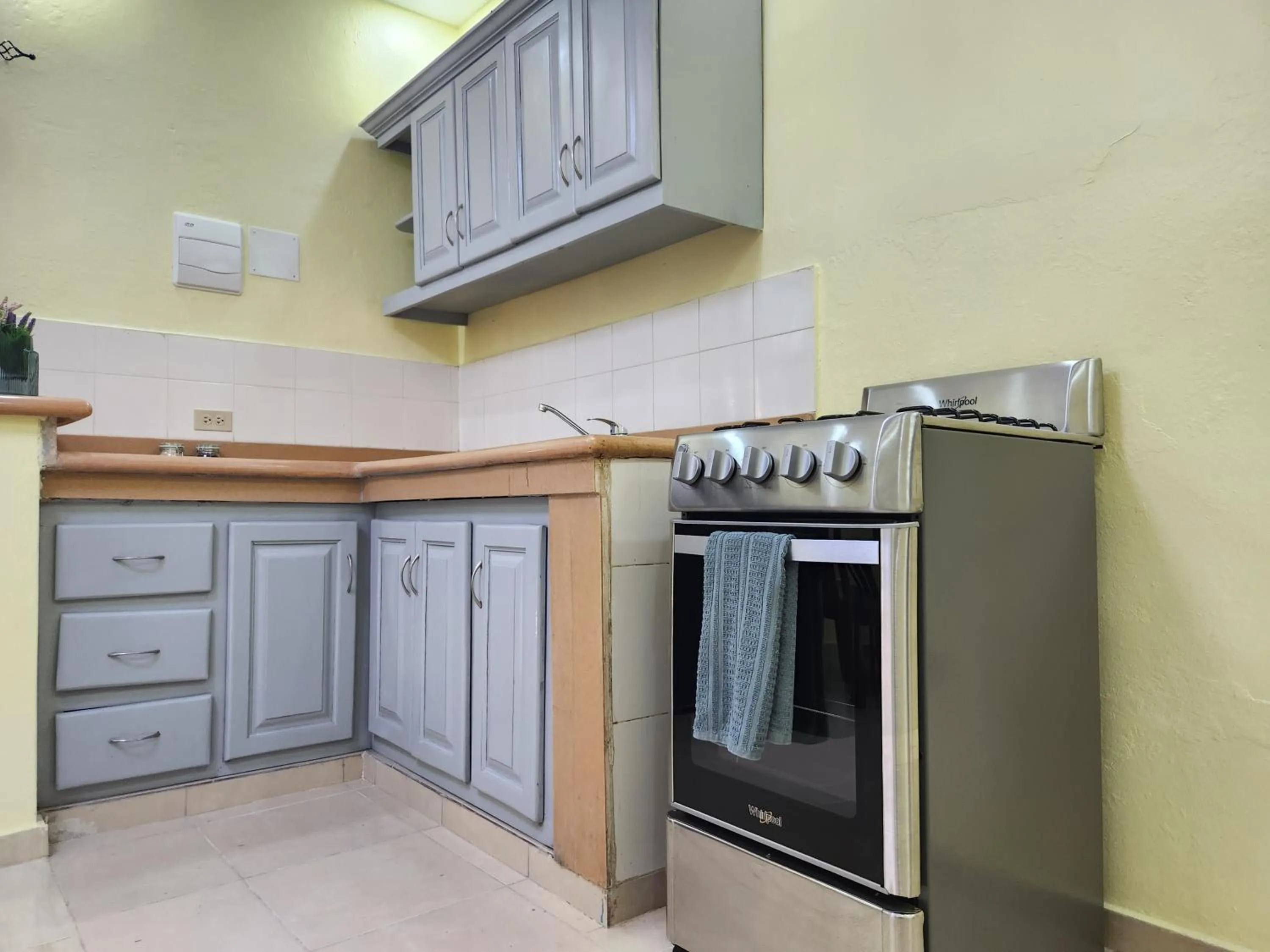 Kitchen or kitchenette in Apartamentos Melya cerca de la Playa Caleta