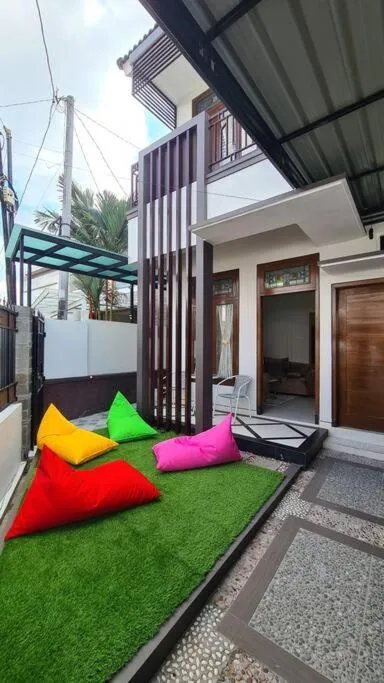 Patio in Oemah Wisata RinginSari -Full House, 5 Bed Rooms-