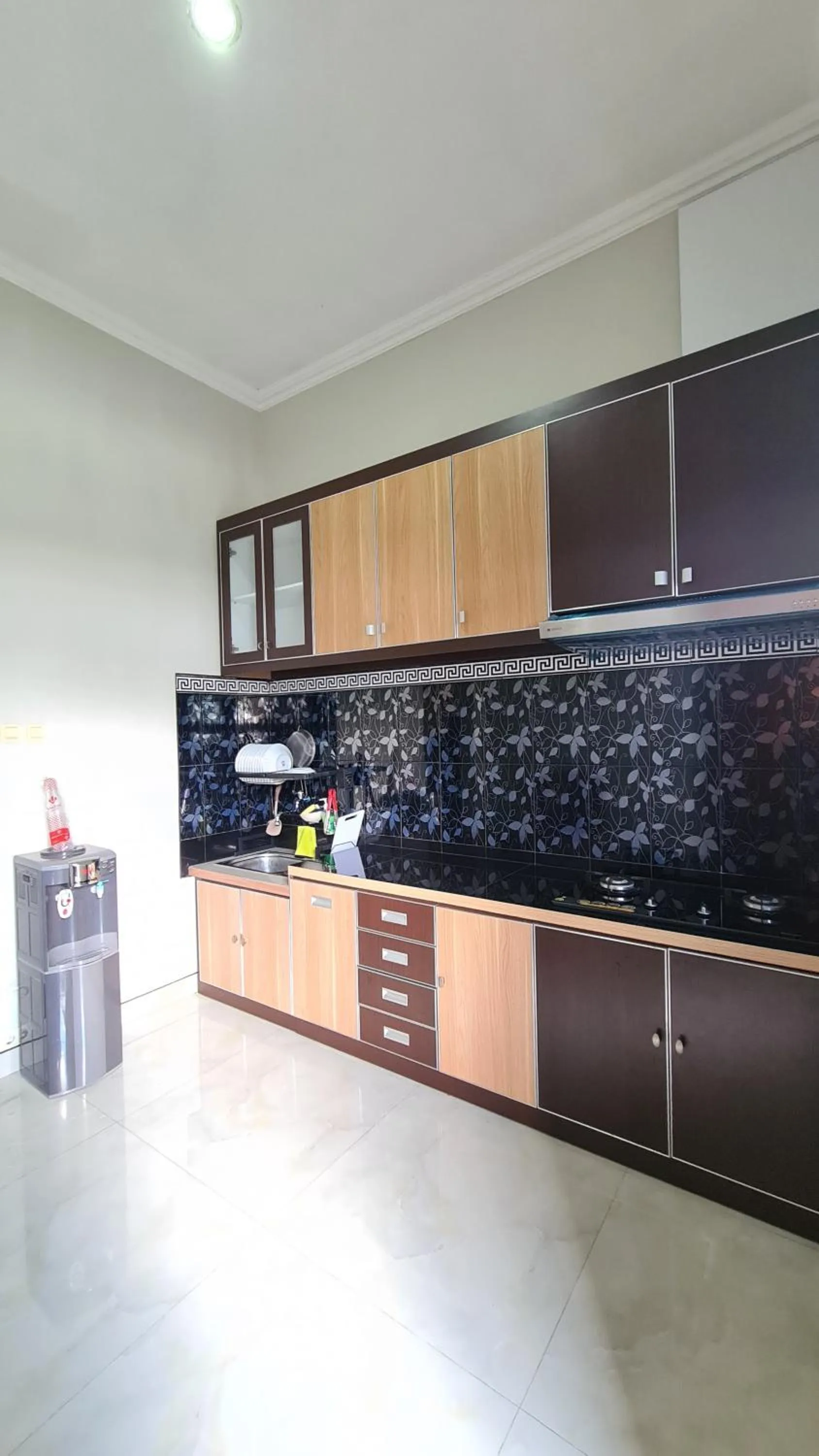 Kitchen or kitchenette in Oemah Wisata RinginSari -Full House, 5 Bed Rooms-