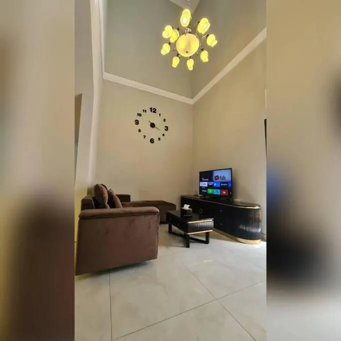 Communal lounge/ TV room in Oemah Wisata RinginSari -Full House, 5 Bed Rooms-