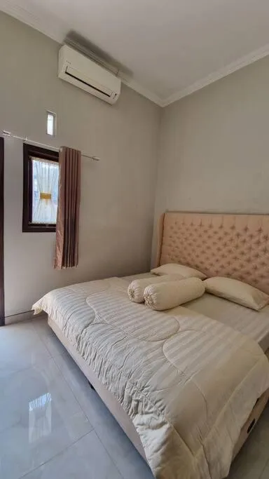 Bed in Oemah Wisata RinginSari -Full House, 5 Bed Rooms-
