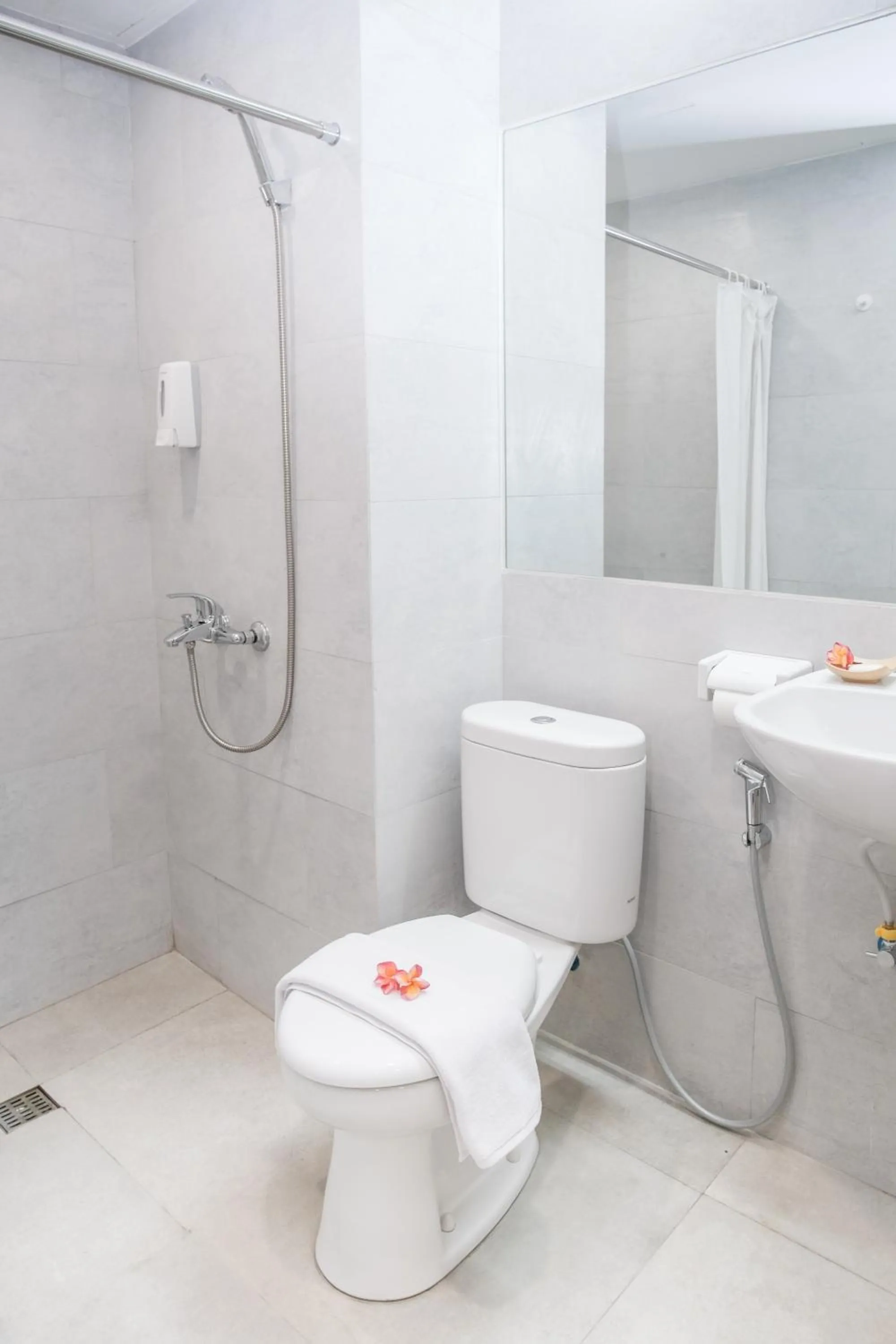 Shower in S101 Hotels