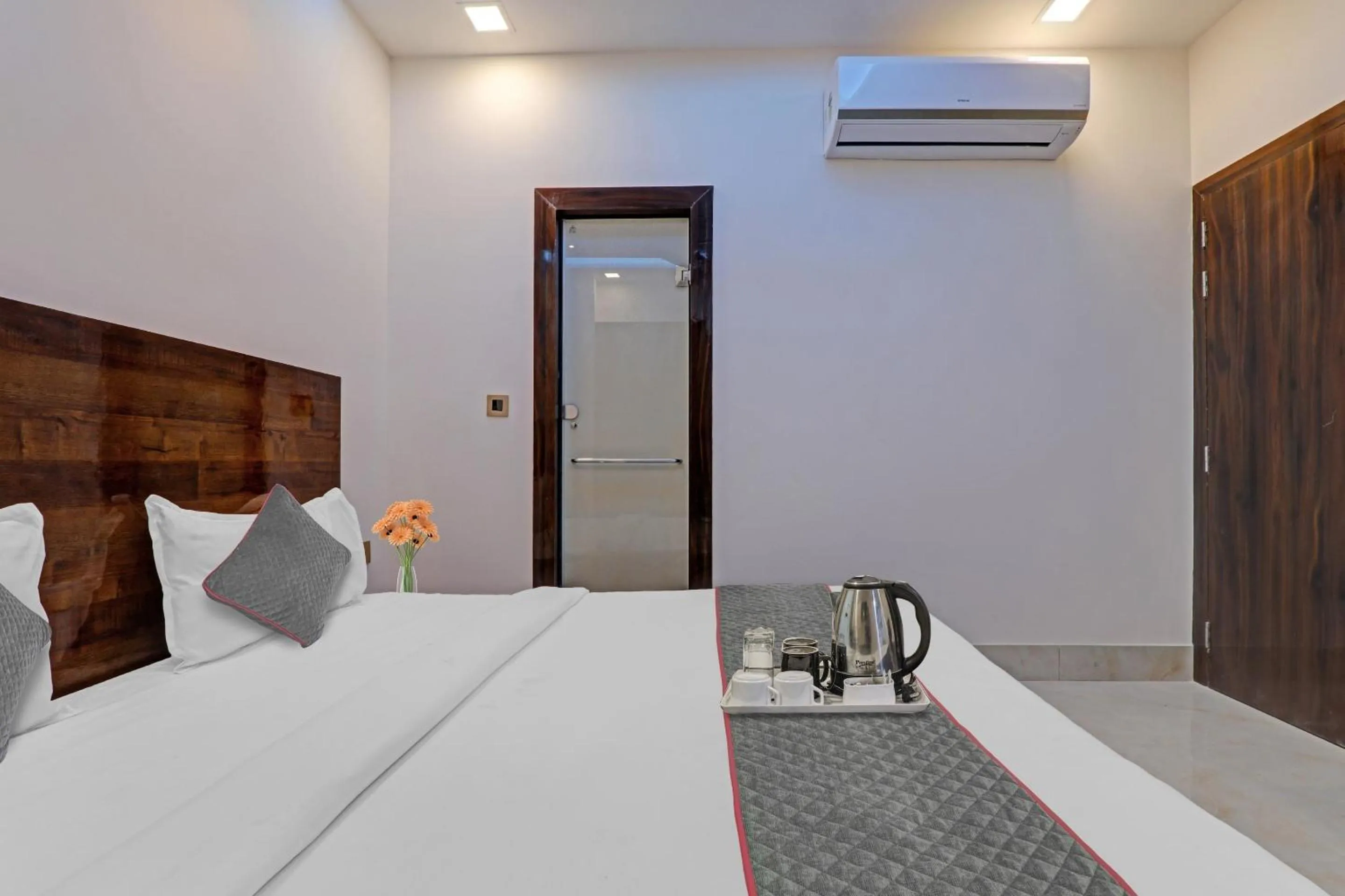 Bedroom, Bed in Townhouse Hotel Spotlight