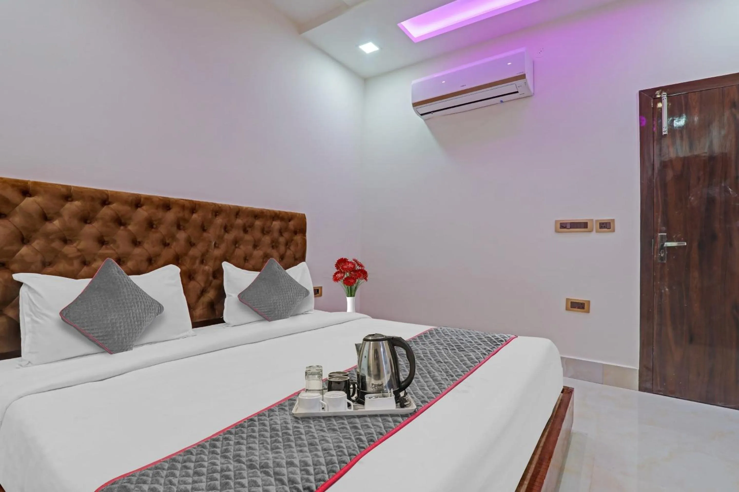 Bedroom, Bed in Townhouse Hotel Spotlight