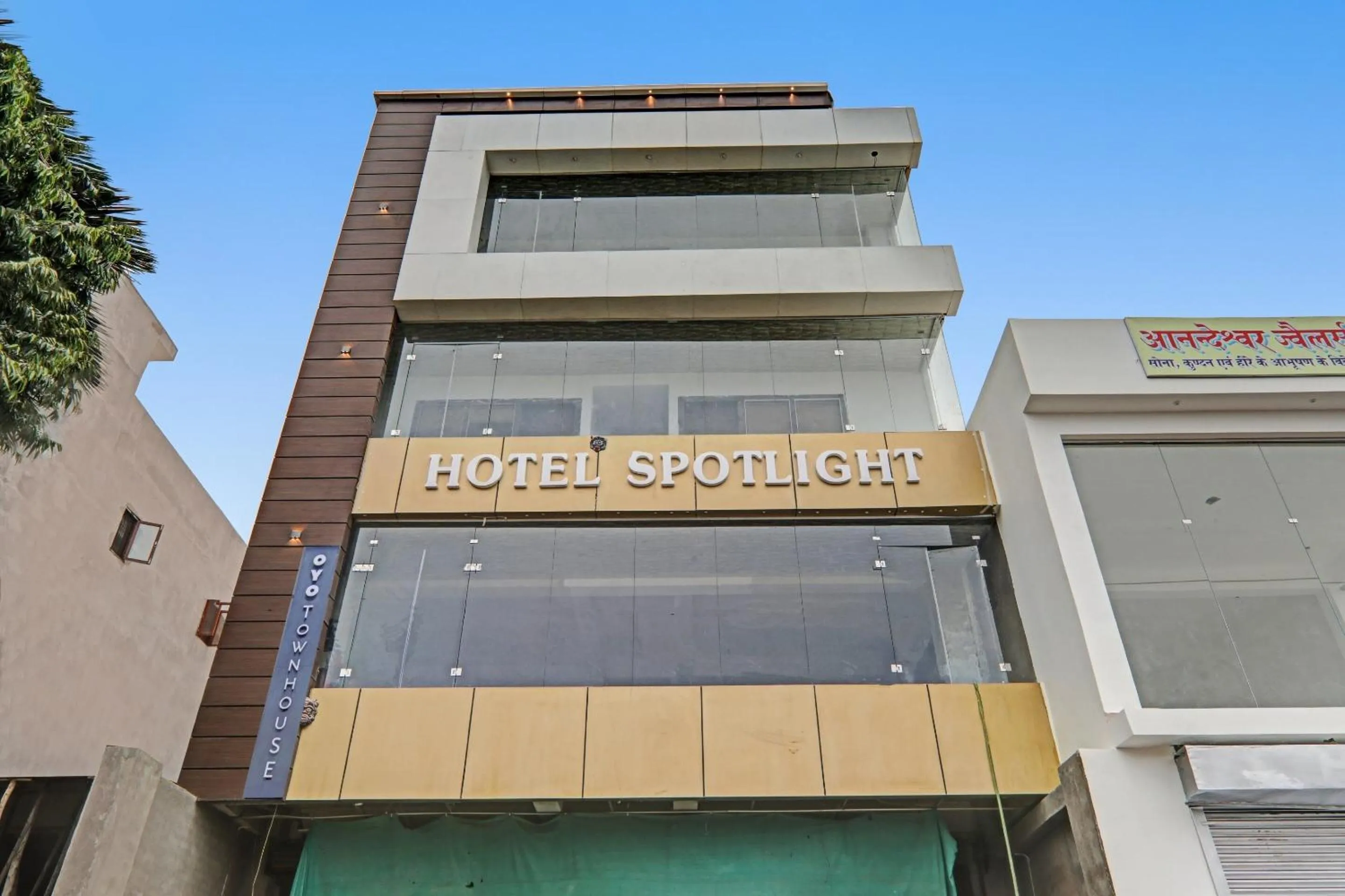 Facade/entrance in Townhouse Hotel Spotlight