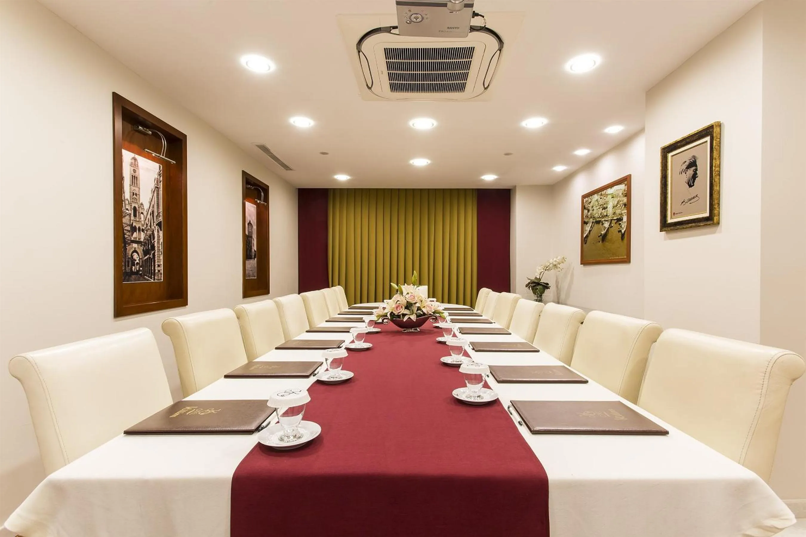 Meeting/conference room in Kilim Hotel Izmir