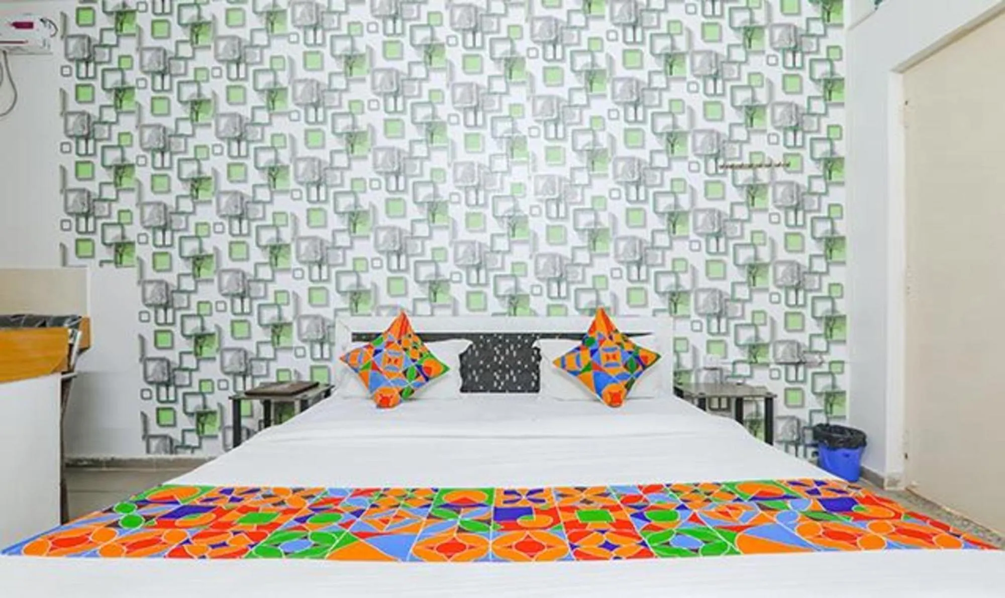 Bed in FabExpress Ashiyana Inn