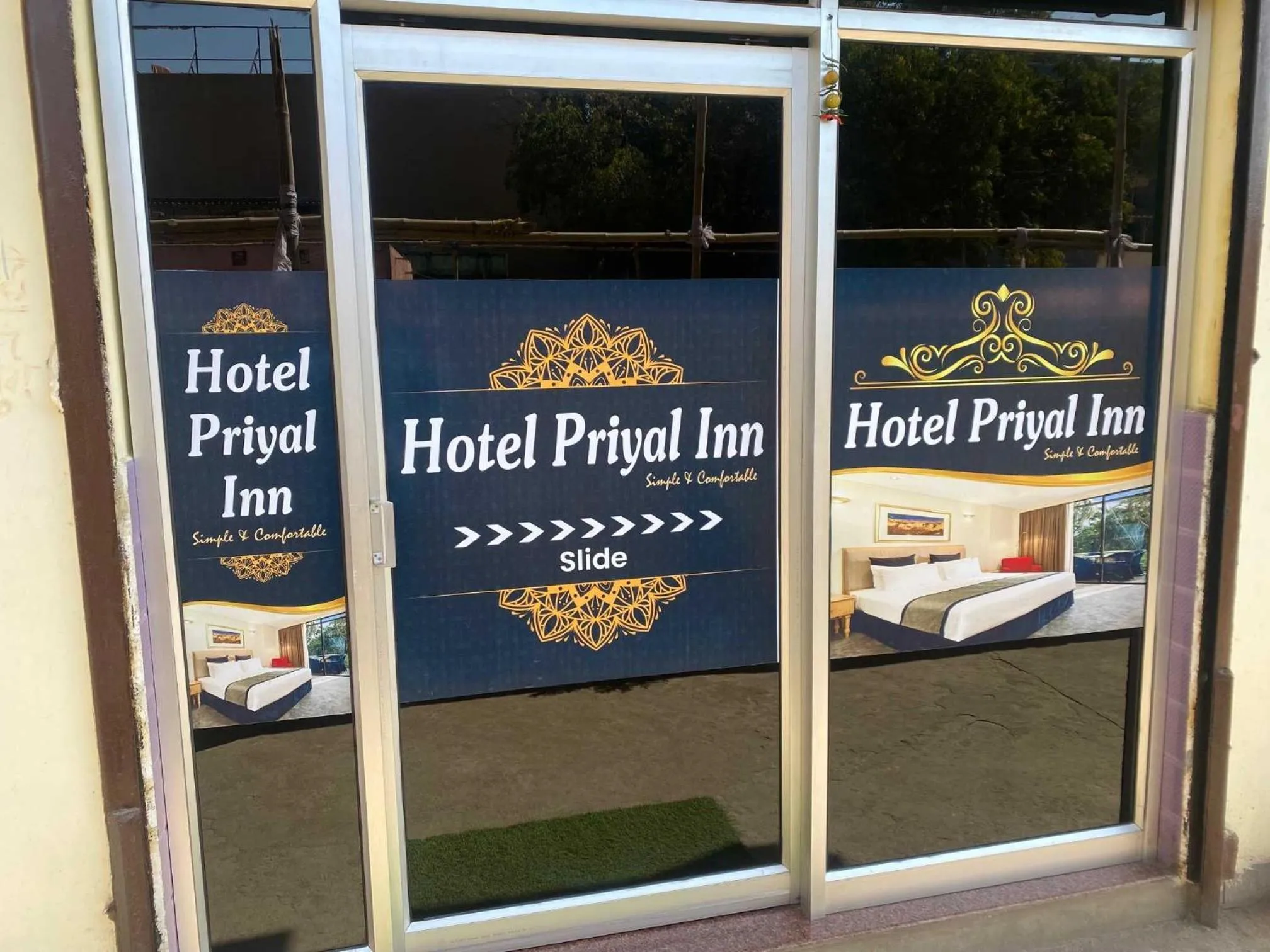 Facade/entrance in HOTEL O PRIYAL INn