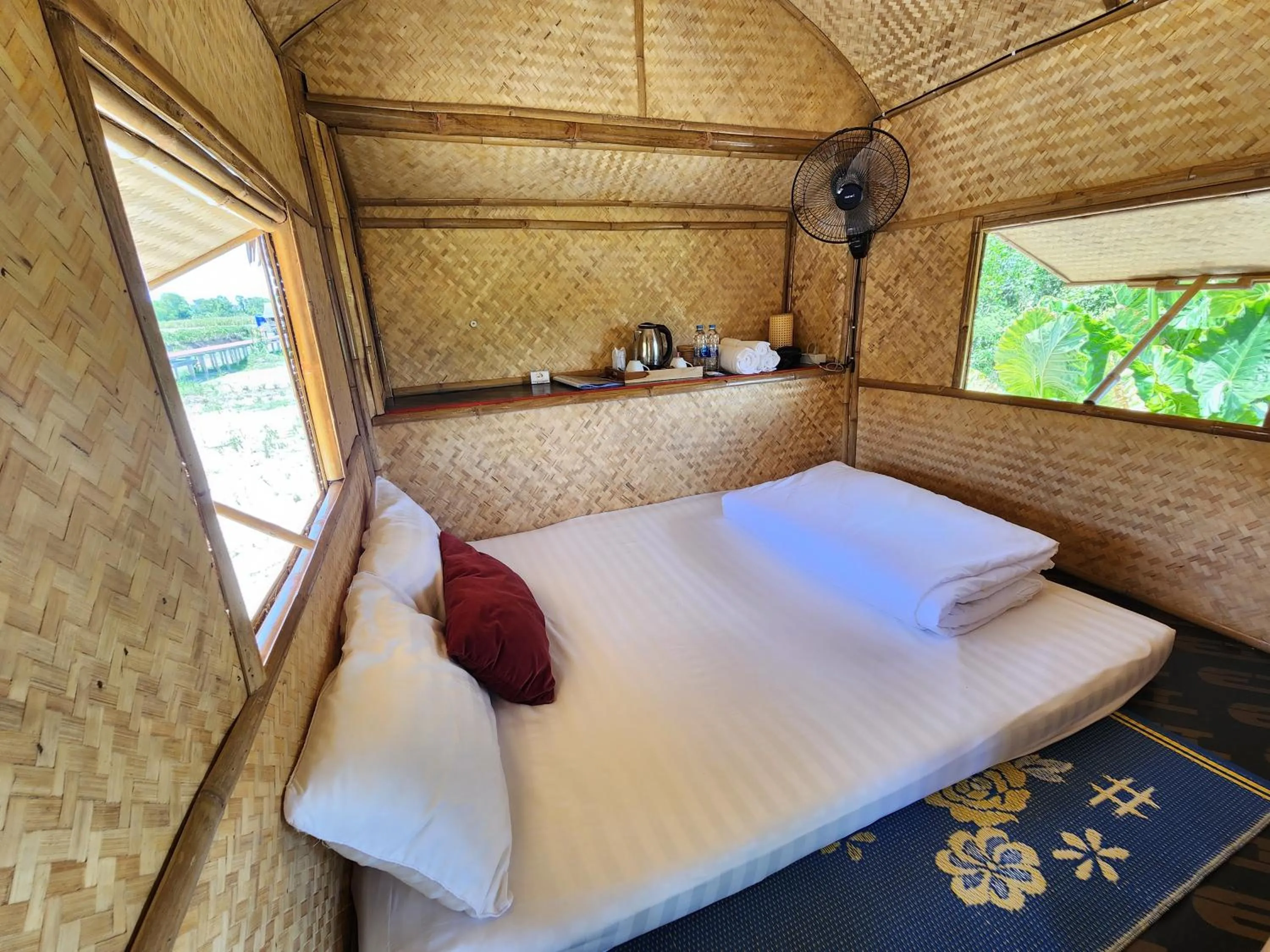 Bed in Rice Wonder Cafe & Eco Resort