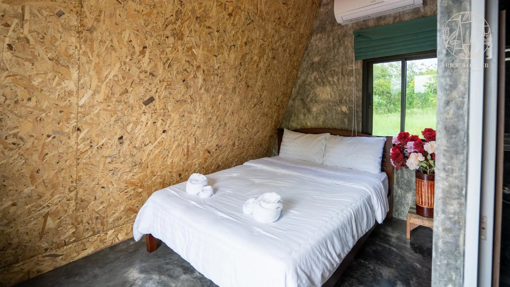 Bed in Rice Wonder Cafe & Eco Resort