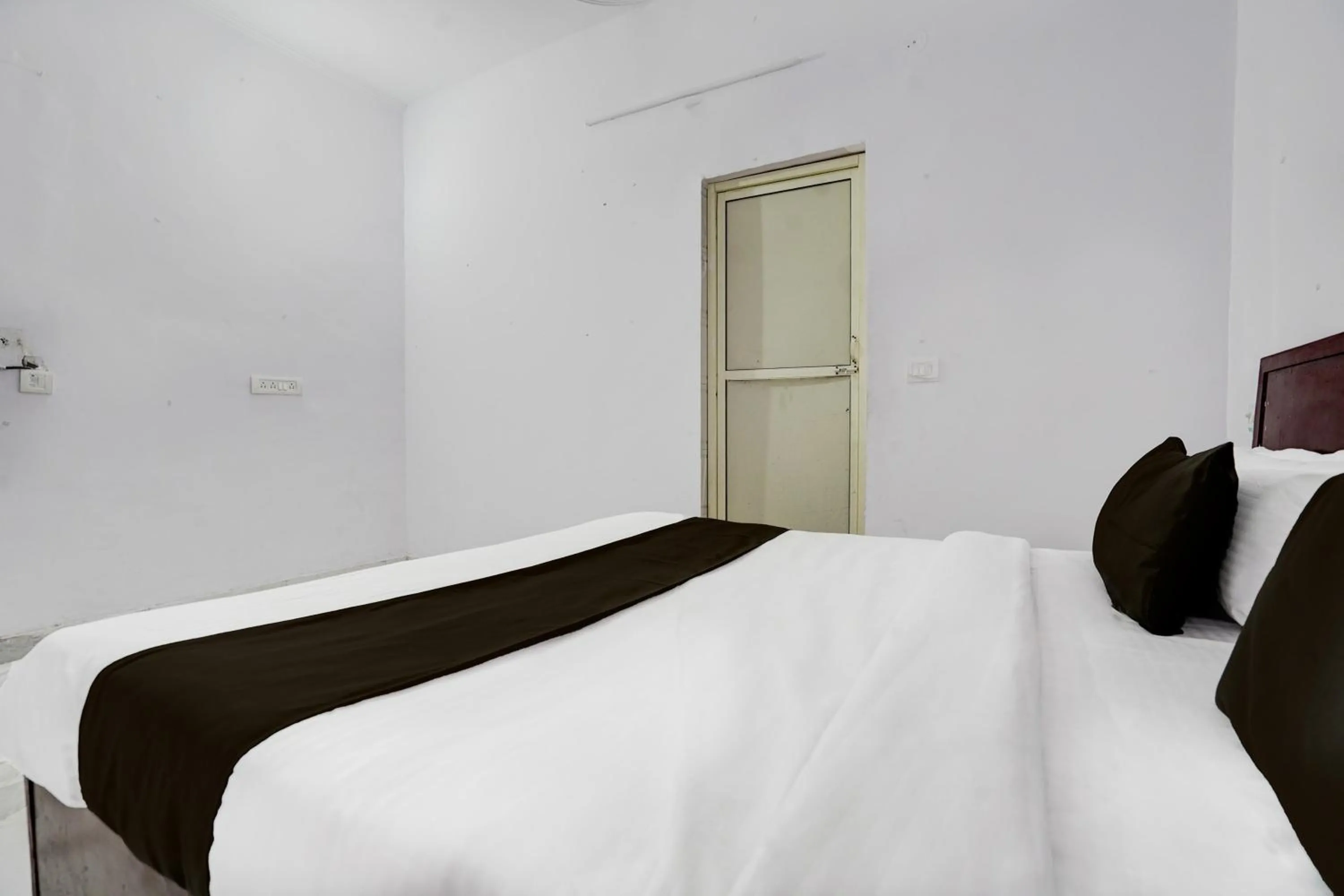 Bedroom, Bed in Hotel O Wamson