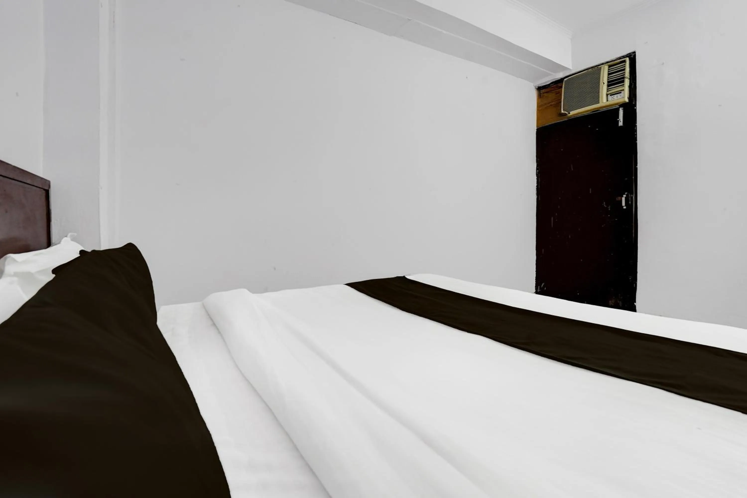 Bedroom, Bed in Hotel O Wamson