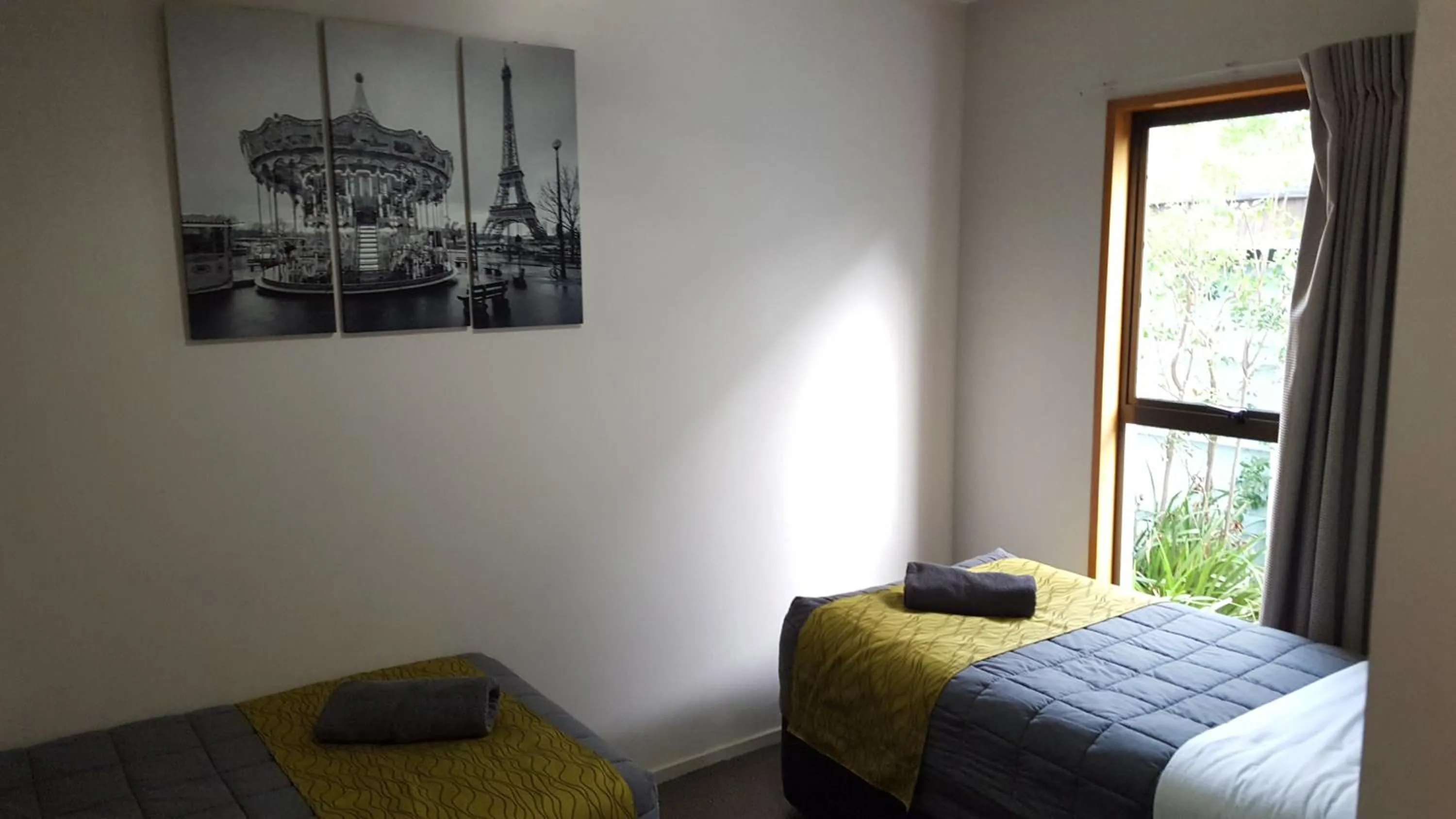 Bed in Akaroa Waterfront Motels