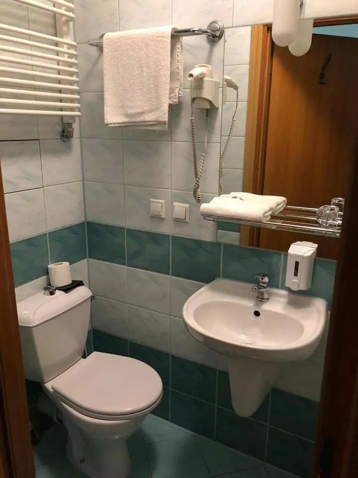 Bathroom in Hotel Restauracja Podzamcze