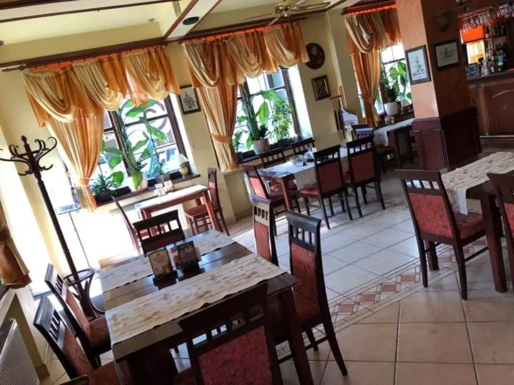 Restaurant/places to eat in Hotel Restauracja Podzamcze